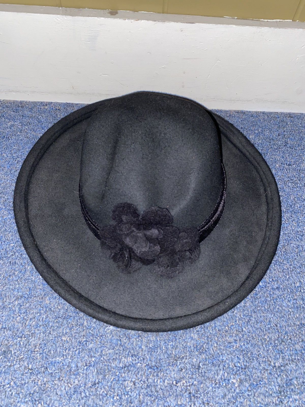 Other Women OS 100% wool brim hat satin ribbon w/floral appliqué Size ONE SIZE - 4 Thumbnail