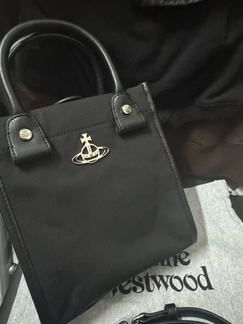 Vivienne Westwood Vivienne Westwood size os The piano book is in a tote bag Size ONE SIZE - 1 Thumbnail