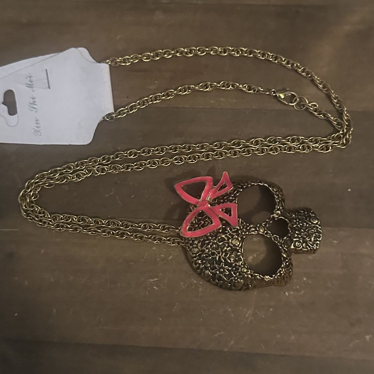 Other Long gold tone skull with pink bow pendant necklace Size ONE SIZE - 3 Thumbnail