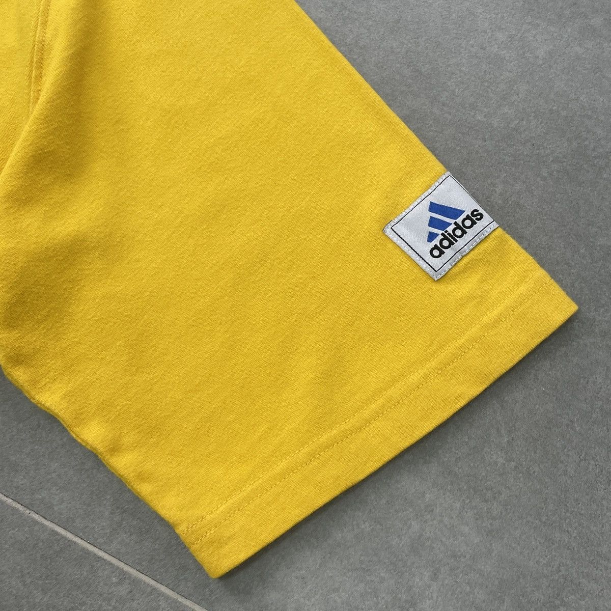 Adidas × Vintage Vintage Adidas Embroidered Logo T-Shirt Size S Size US S / EU 44-46 / 1 - 8 Thumbnail