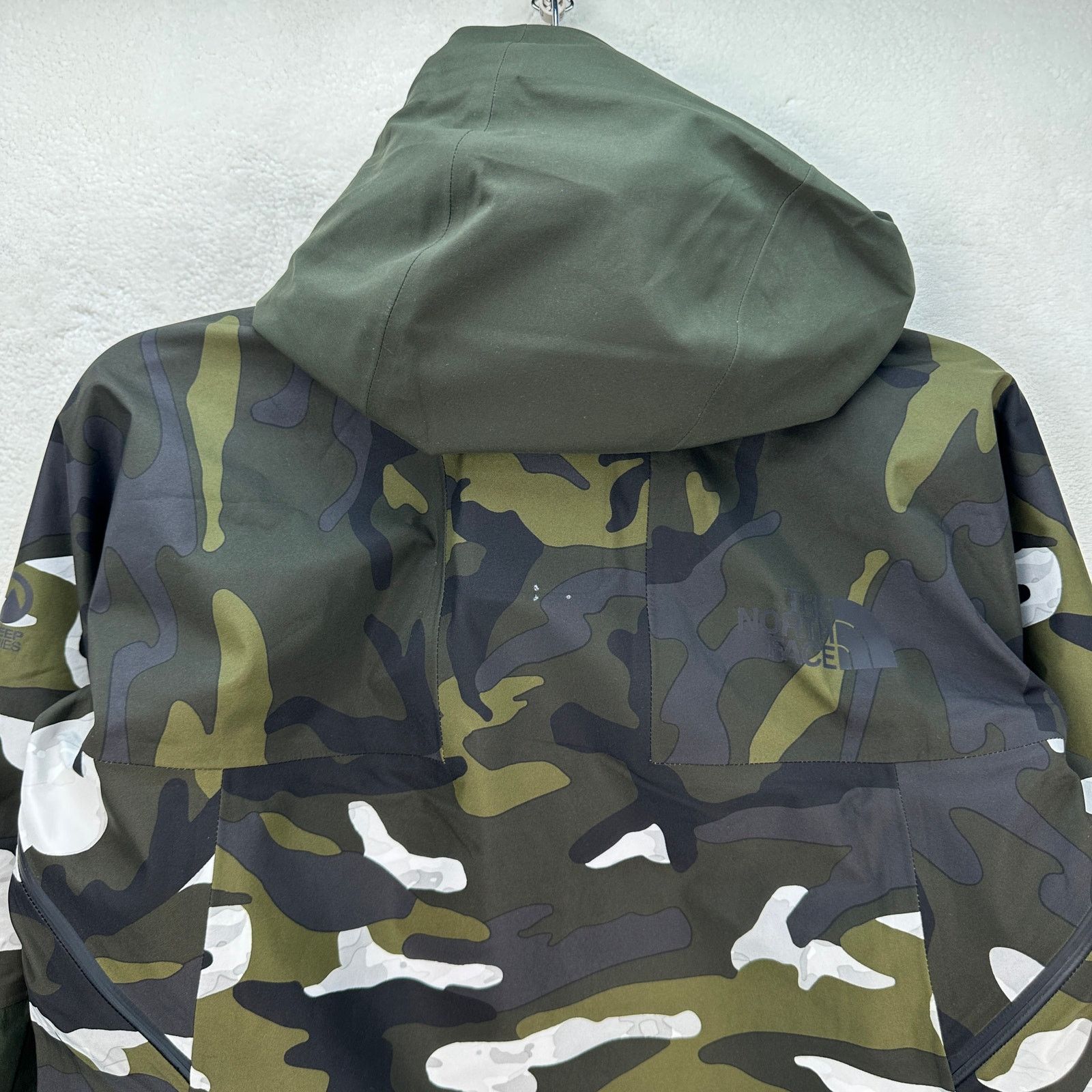 The North Face THE NORTH FACE WOMEN'S SMALL A-CAD FUTURELIGHT JACKET CAMO Size S / US 4 / IT 40 - 6 Thumbnail