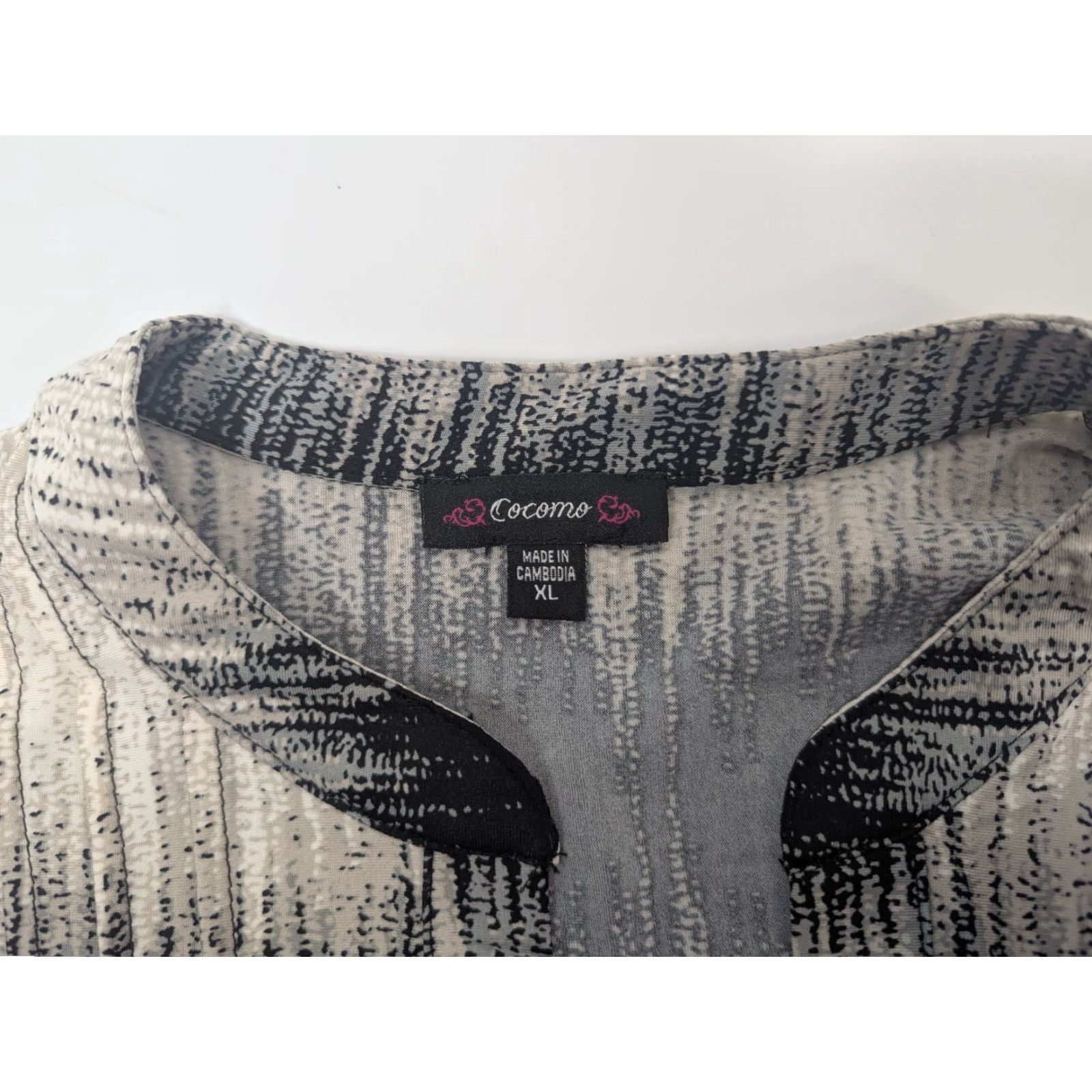 Vintage Cocomo Blouse XL Women Ivory V-Neck 3/4 Sleeve Roll Tab Button Pleated Tunic Top Geometric Classic Peasant Fashion Shirt Clothes Size XL / US 12-14 / IT 48-50 - 7 Thumbnail