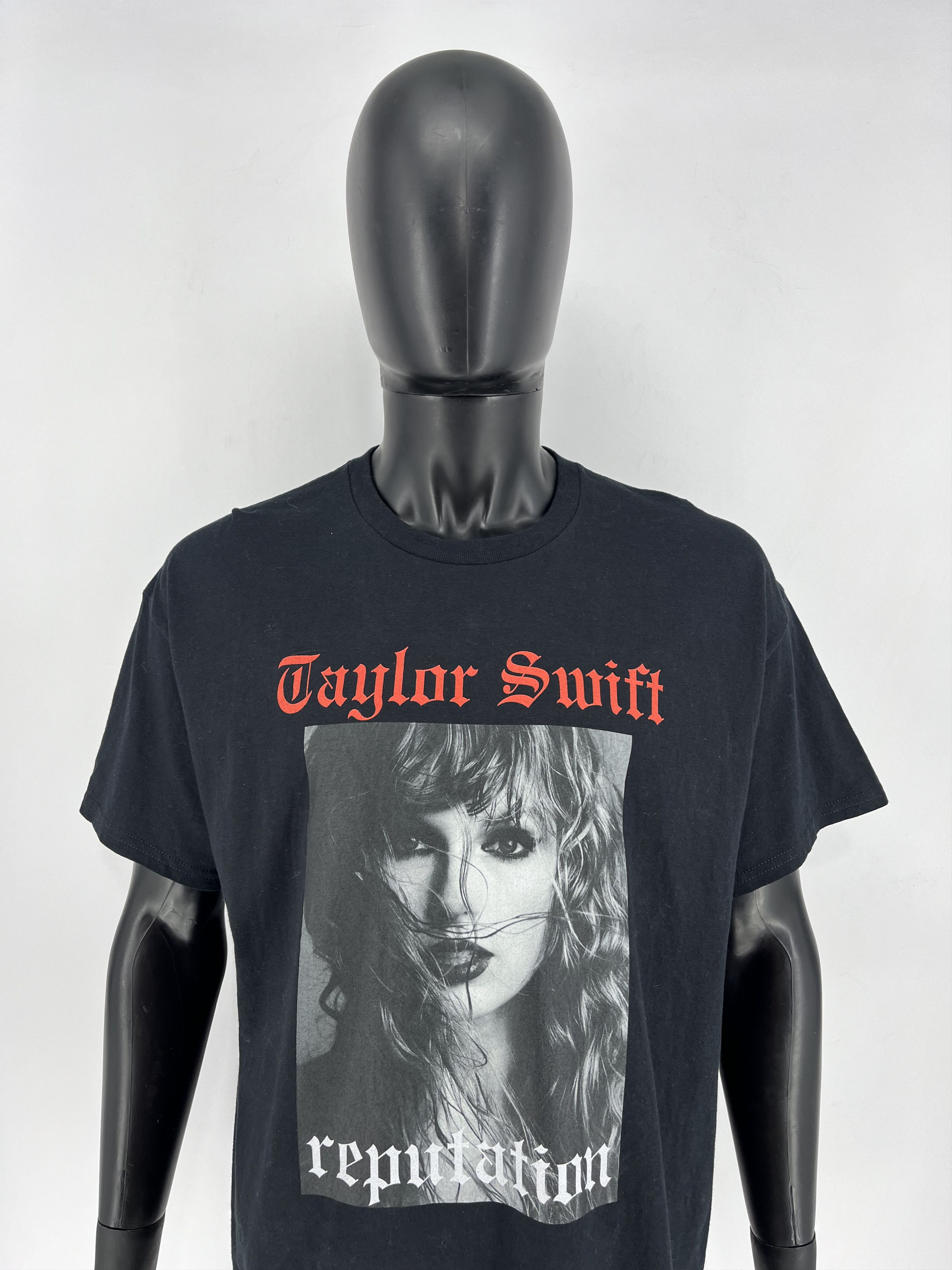 Band Tees Taylor Swift Reputation Stadium Tour T-Shirt Size XLarge Size US XL / EU 56 / 4 - 1 Thumbnail