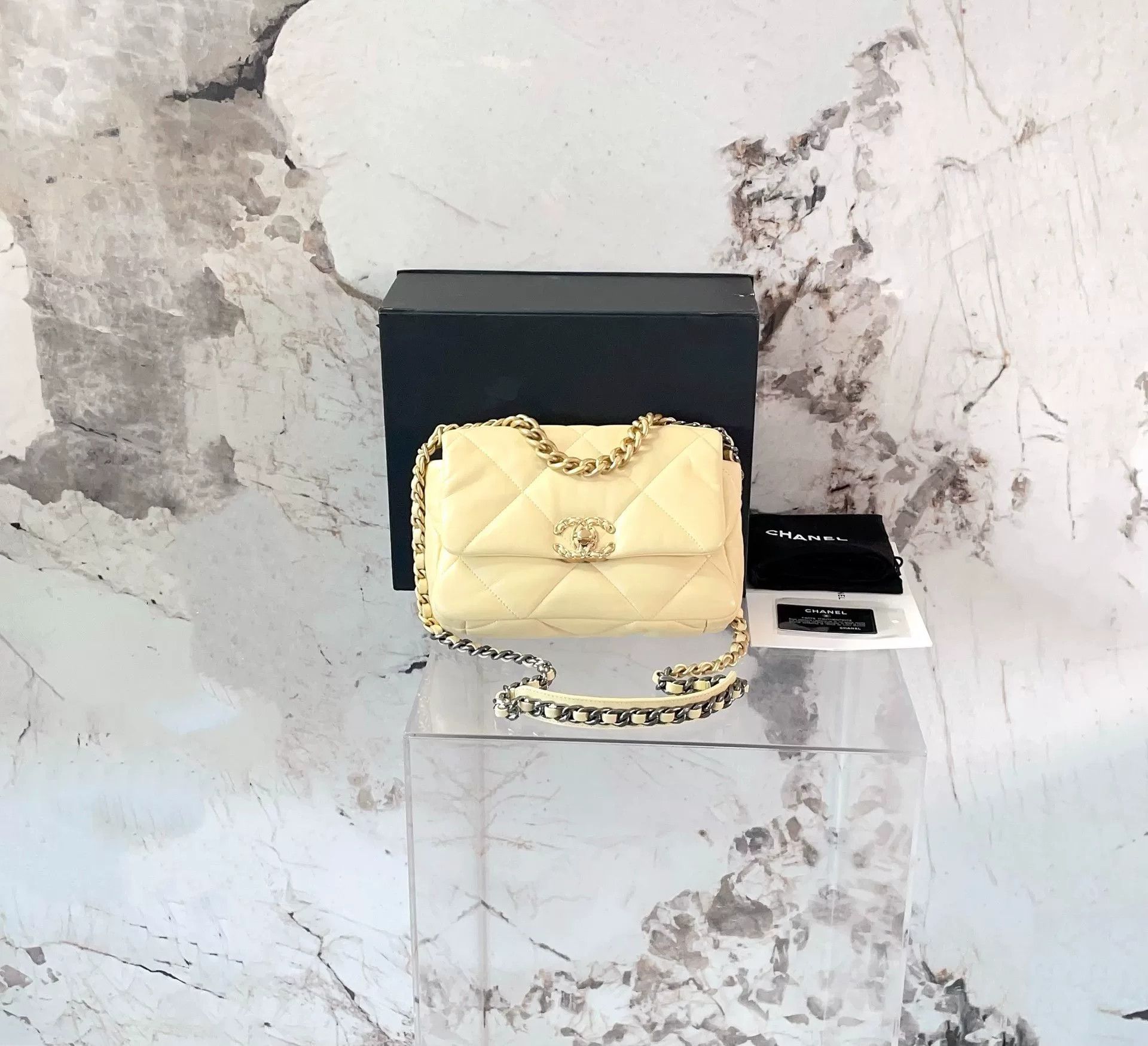 Chanel Pre-loved Bag Very good condition Size ONE SIZE - 1 Thumbnail