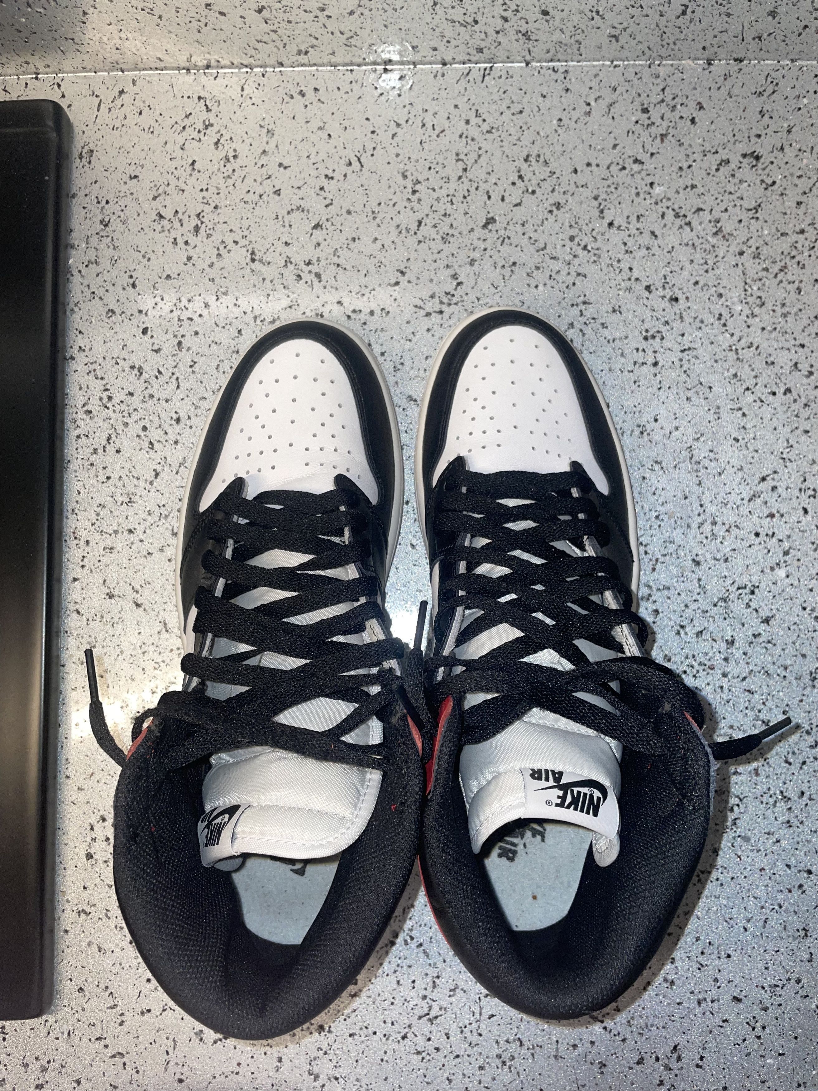Jordan Brand 2016 Jordan Retro 1 Black Toe Size US 11.5 / EU 44-45 - 4 Thumbnail