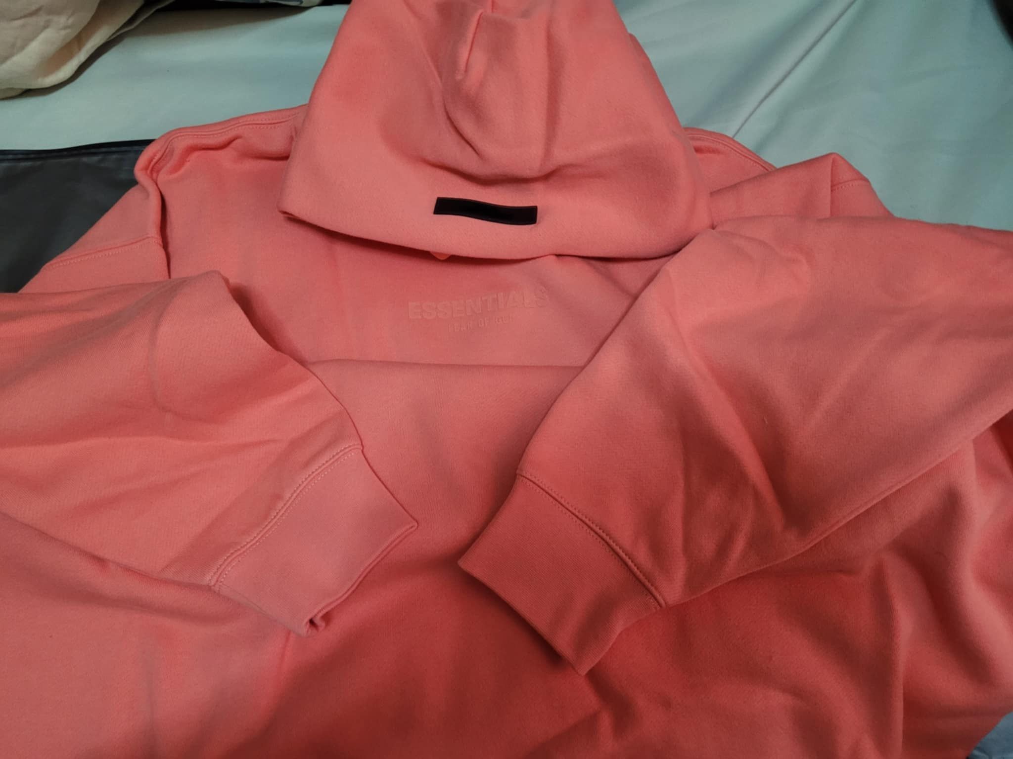 Fear of God Fear of god essential relaxed hoodie Coral sz M Size US M / EU 48-50 / 2 - 3 Thumbnail