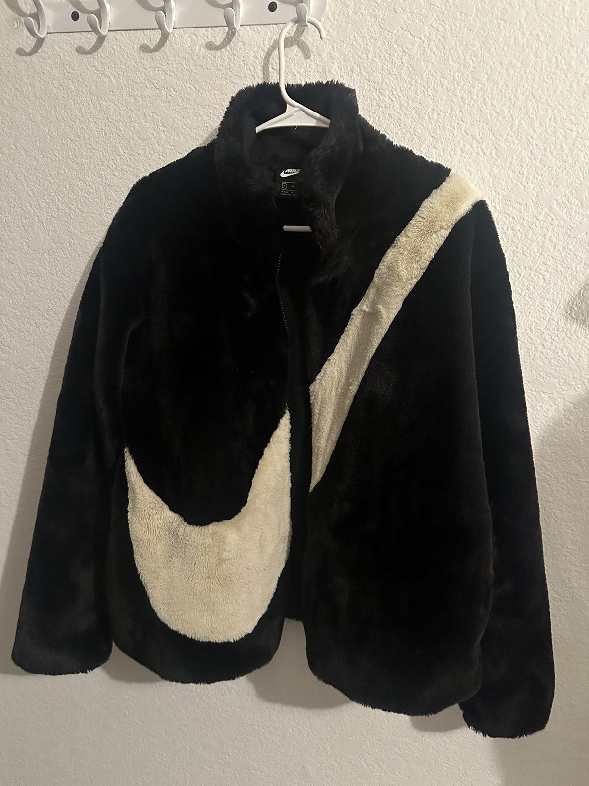 Nike SPORTSWEAR FAUX FUR SWOOSH JACKET Size S / US 4 / IT 40 - 1 Thumbnail