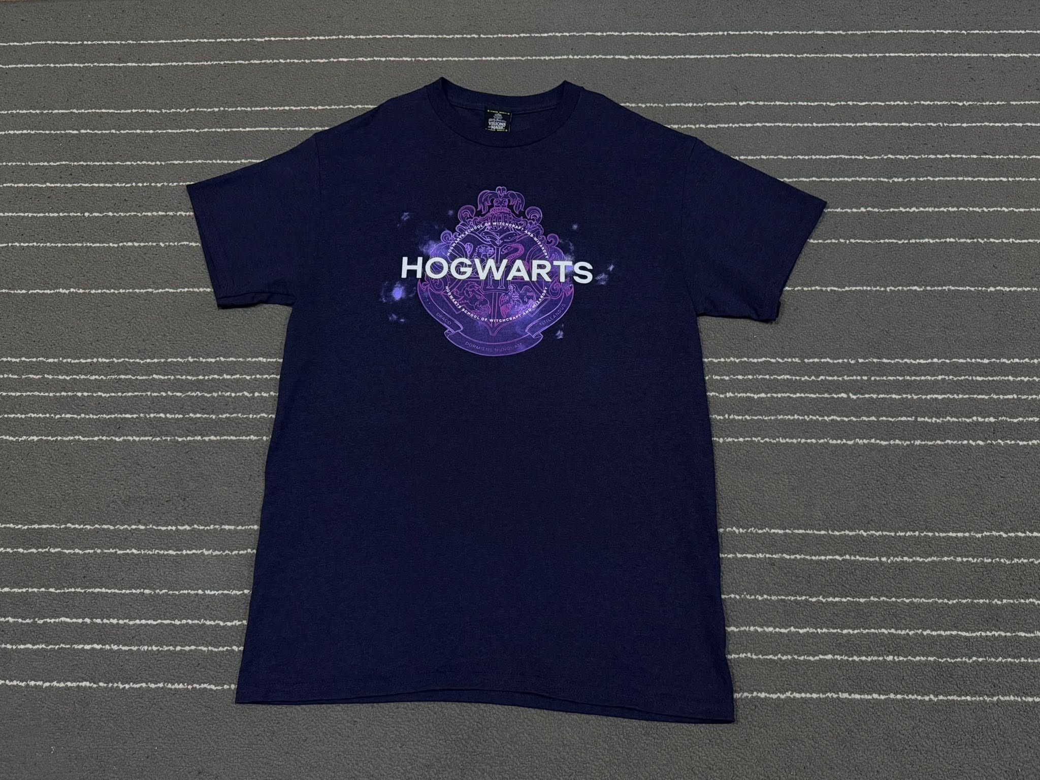 Gildan HOGWARTS school of witchcraft S1679 Size US S / EU 44-46 / 1 - 3 Thumbnail