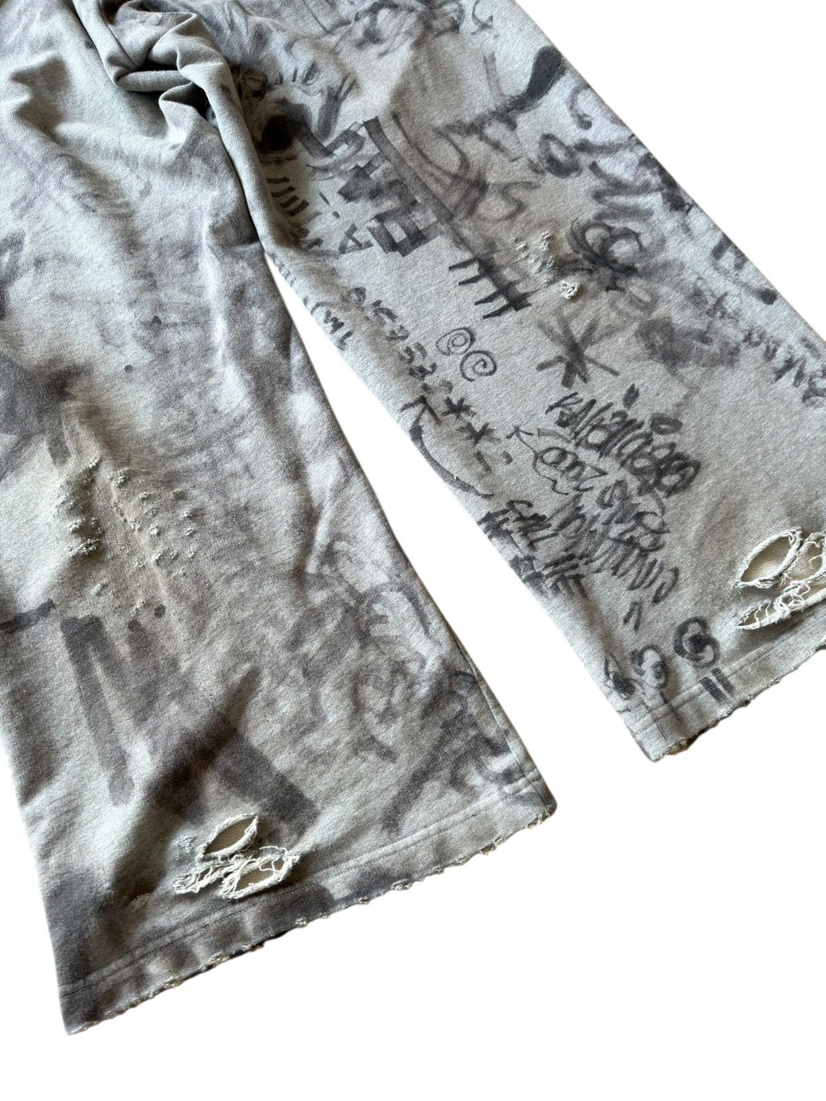 Balenciaga BALENCIAGA SS23 MUD SHOW GRAFFITI SKATER BAGGY SWEATPANTS Size US 32 / EU 48 - 20 Thumbnail