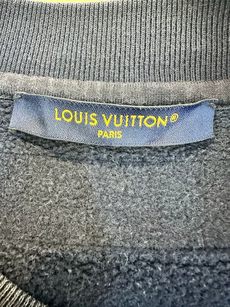 Louis Vuitton Louis Vuitton Dark blue flocked logo sweatshirt Size US L / EU 52-54 / 3 - 3 Thumbnail