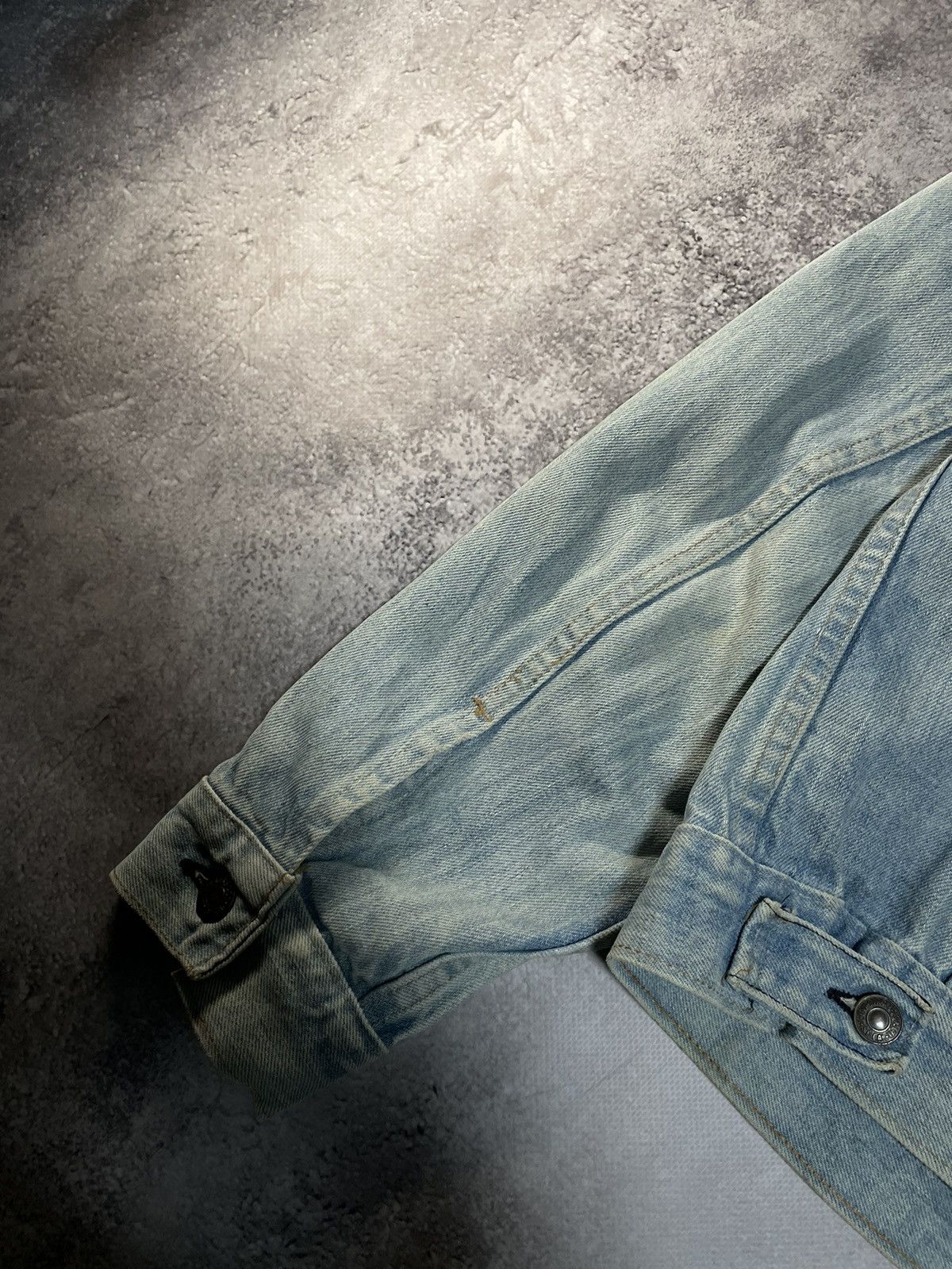 Levi's Vintage 80s Levi’s Light Wash Denim Trucker Jacket Size US M / EU 48-50 / 2 - 17 Thumbnail