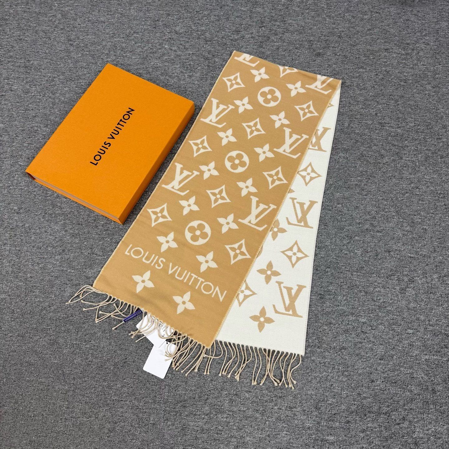 Louis Vuitton Louis Vuitton Reversible Monogram Wool Scarf Size ONE SIZE - 1 Thumbnail