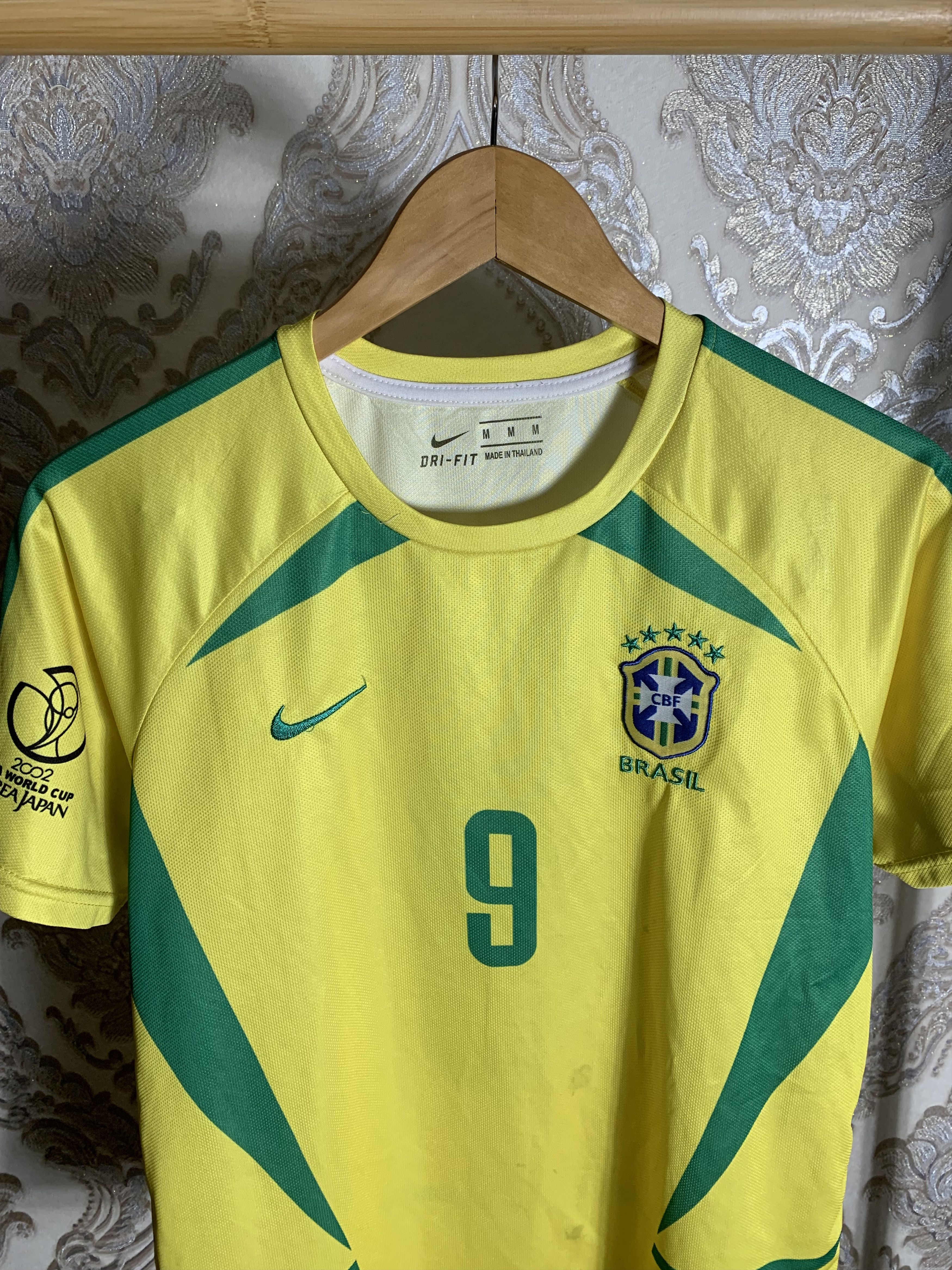 Vintage VERY RARE NIKE BRAZIL RONALDO 9 SOCCER JERSEY RETRO Y2K 90s Size US M / EU 48-50 / 2 - 3 Thumbnail