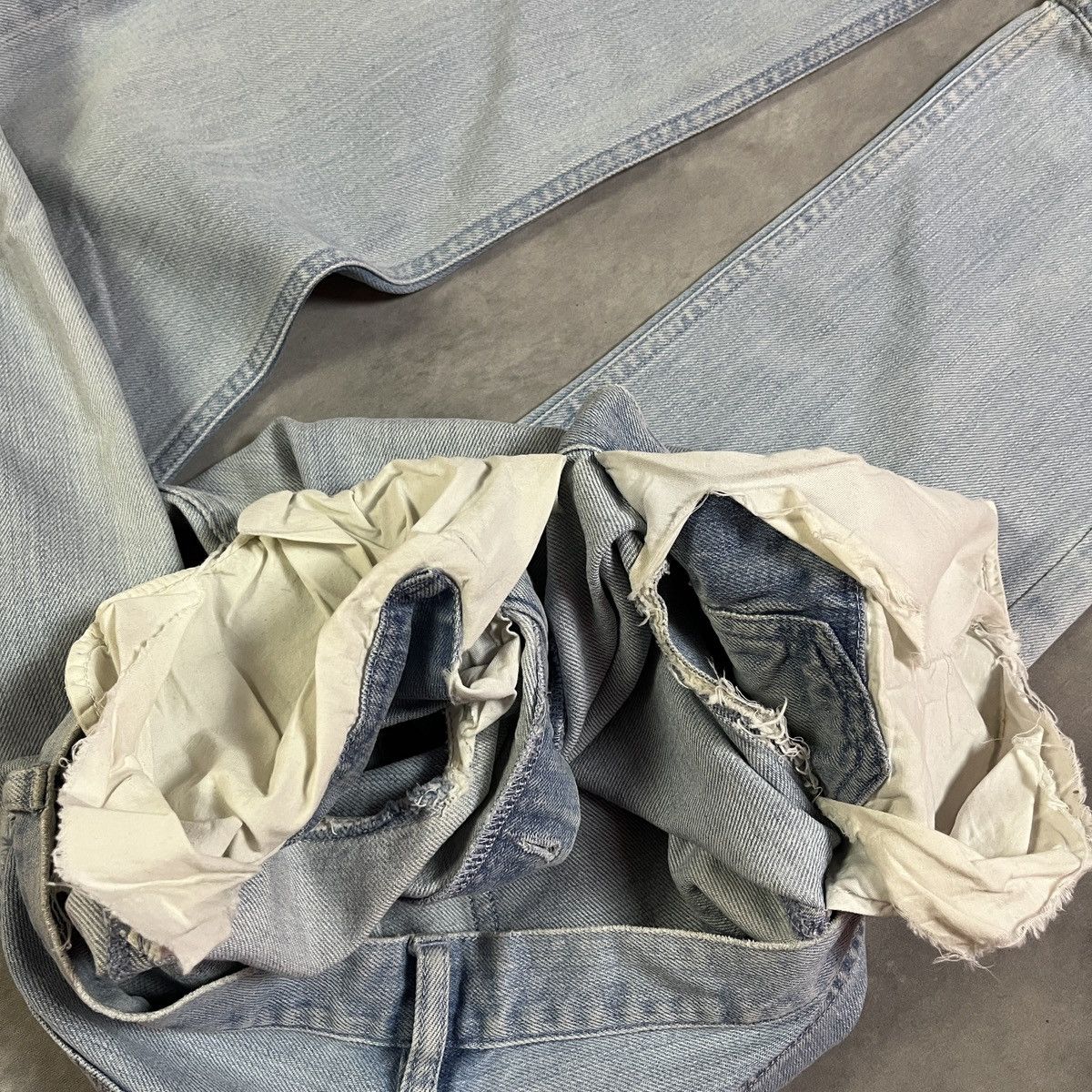 A.P.C. 2000s A.P.C. Petit New Standard Light Wash Jeans Button Fly Size US 29 - 8 Thumbnail