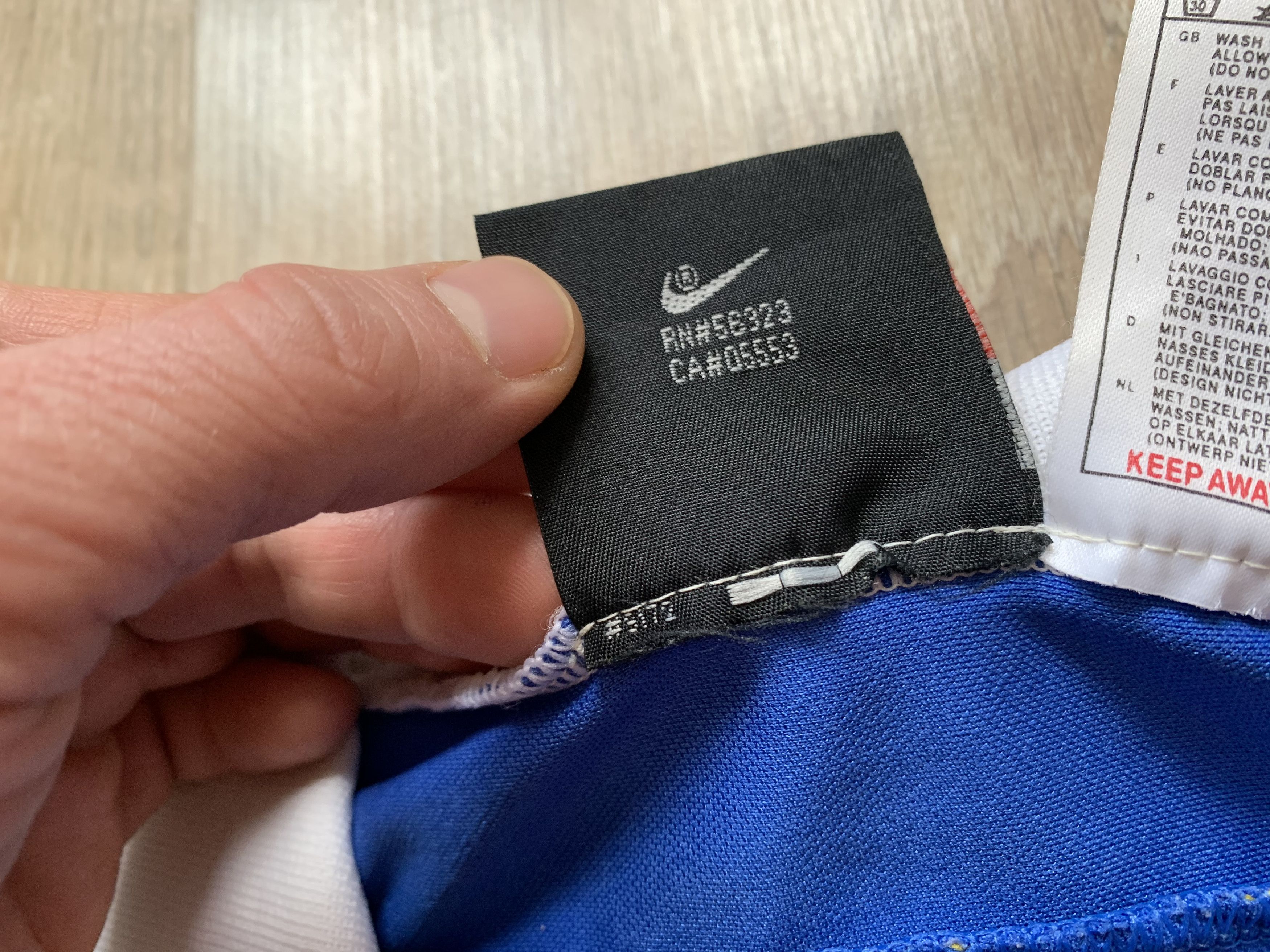 Nike × Vintage Vintage Nike Italy Home Football Shirt 1994-1996 Size US M / EU 48-50 / 2 - 9 Thumbnail