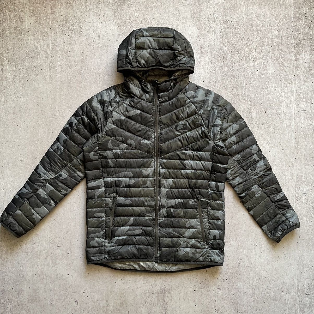 Nike Nike light puffer camo Size US L / EU 52-54 / 3 - 1 Thumbnail