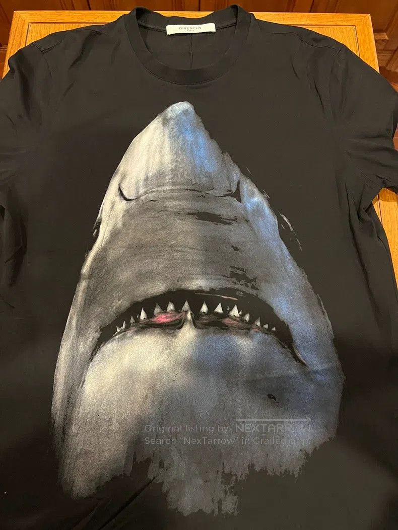 Givenchy Givenchy Shark Short-Sleeve Shirt One L Size Quick Dispatc Size US L / EU 52-54 / 3 - 2 Thumbnail