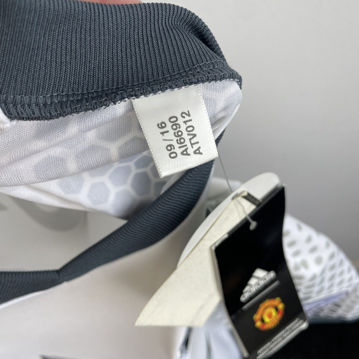 Adidas Manchester United Wayne Rooney Third Jersey 2016/2017 Size US S / EU 44-46 / 1 - 9 Thumbnail