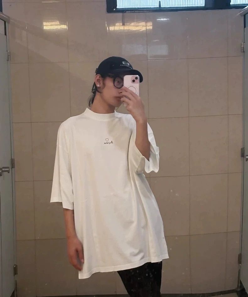 Balenciaga Balenciaga Qixi love embroidery small logo short sleeve T Size US M / EU 48-50 / 2 - 9 Thumbnail