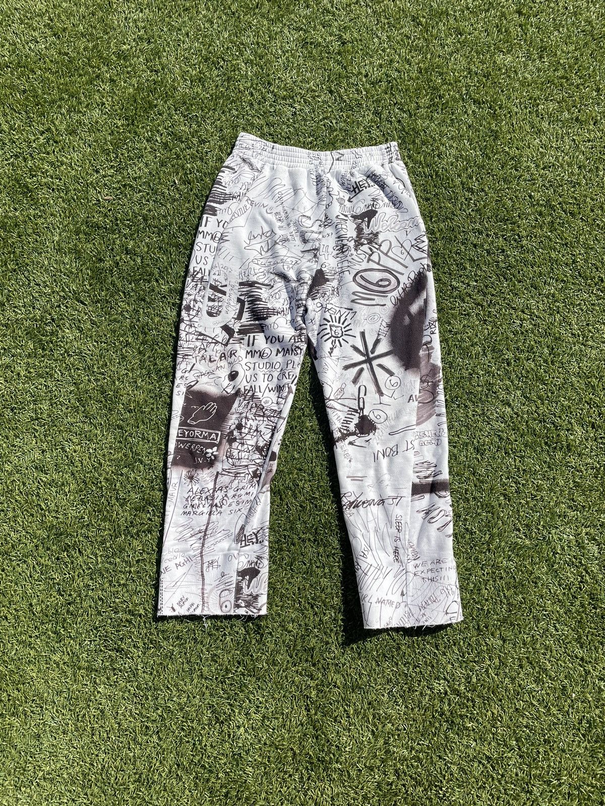 image of 2018’ Maison Margiela Mm6 Graffiti Sweatpants in White, Men's (Size 31)