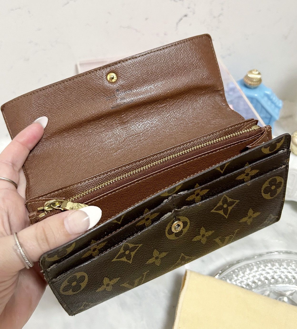 Louis Vuitton Authentic Louis Vuitton Classic Monogram Vintage Sara Wallet Size ONE SIZE - 5 Thumbnail
