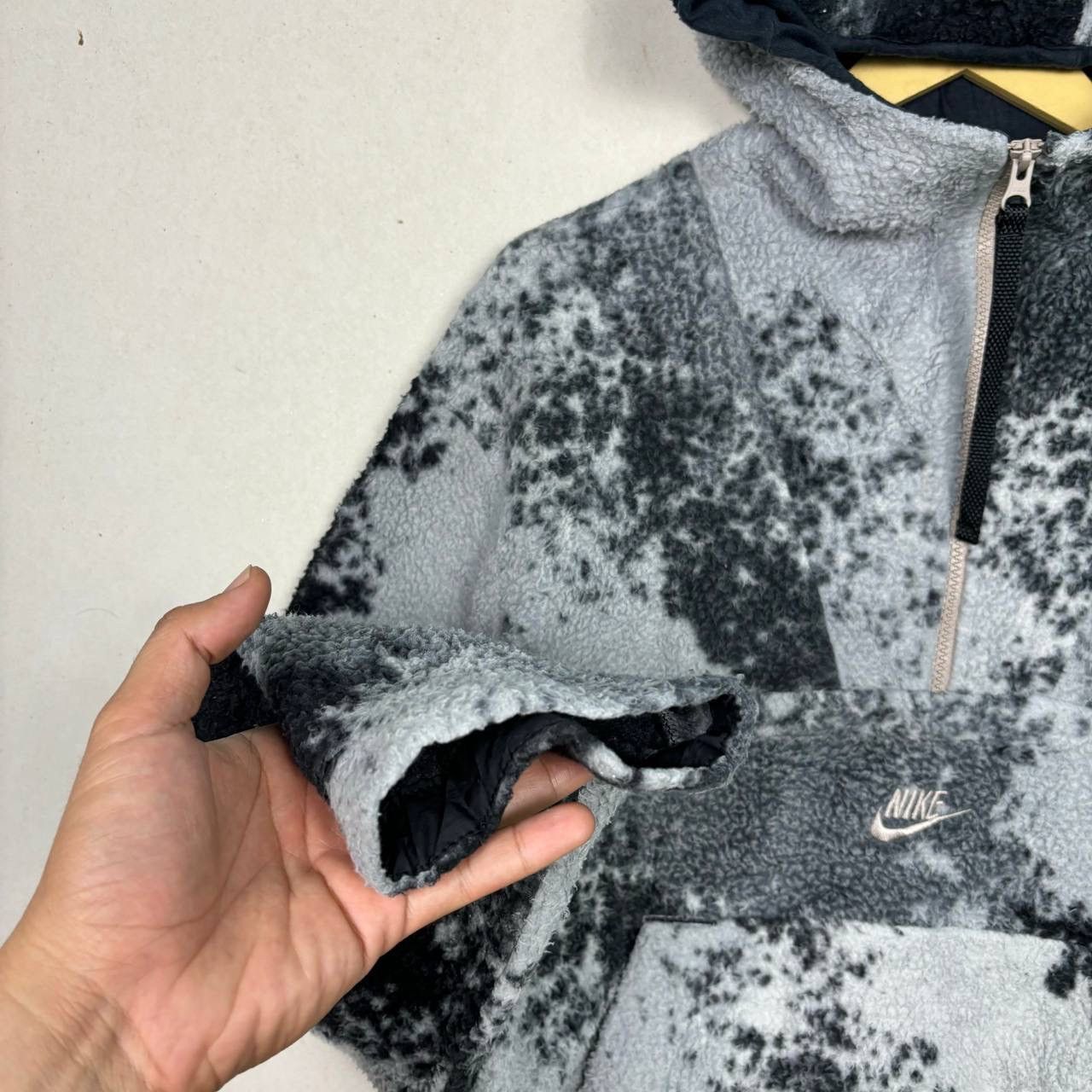 Nike Nike Sherpa Fleece Tie Dye Hooded Jacket M DD5010-010 Size US L / EU 52-54 / 3 - 6 Thumbnail