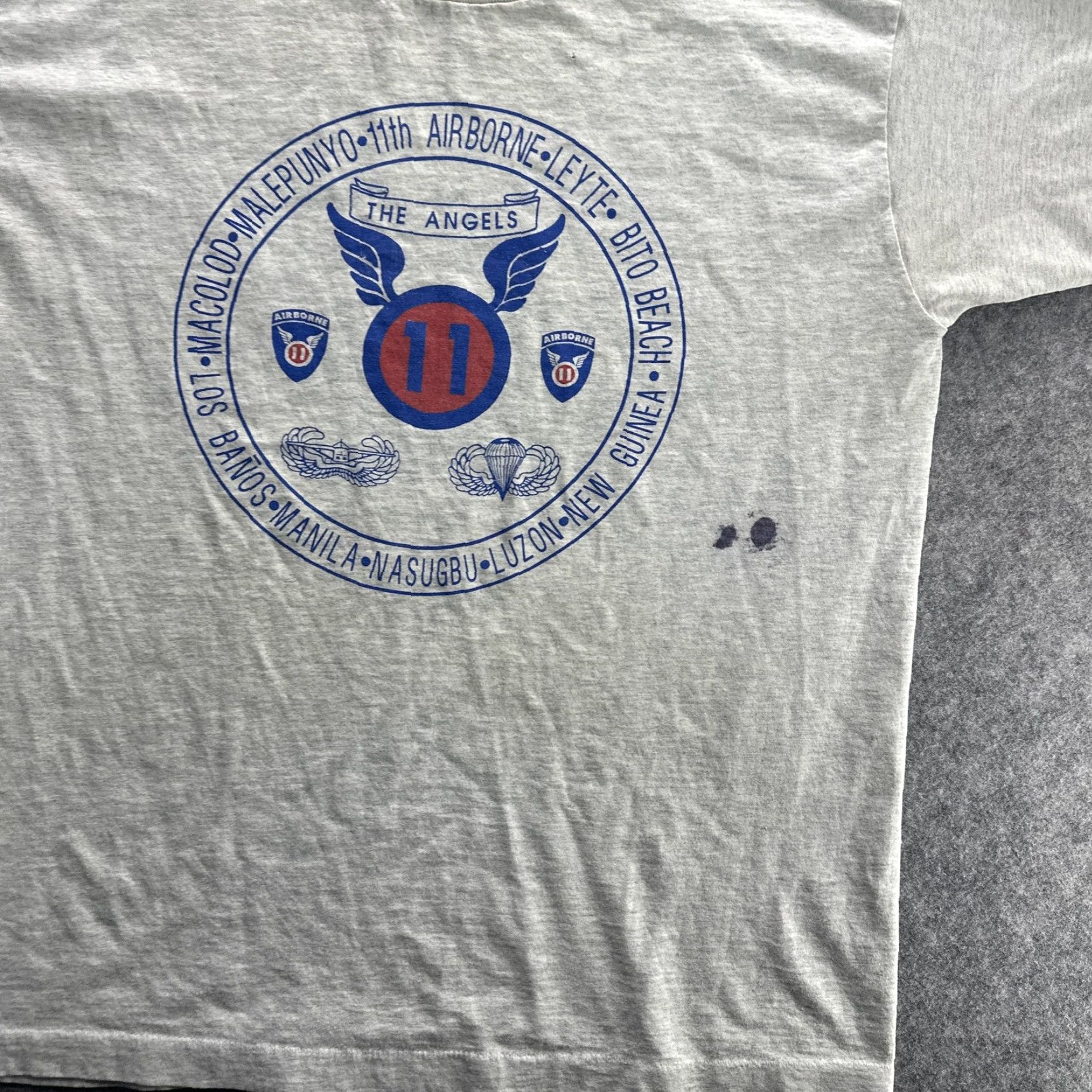 Vintage VINTAGE Screen Stars 11th Airborne Division T-Shirt Mens Medium Gray WWII Paratrooper 90s Military Graphic Size US M / EU 48-50 / 2 - 5 Thumbnail