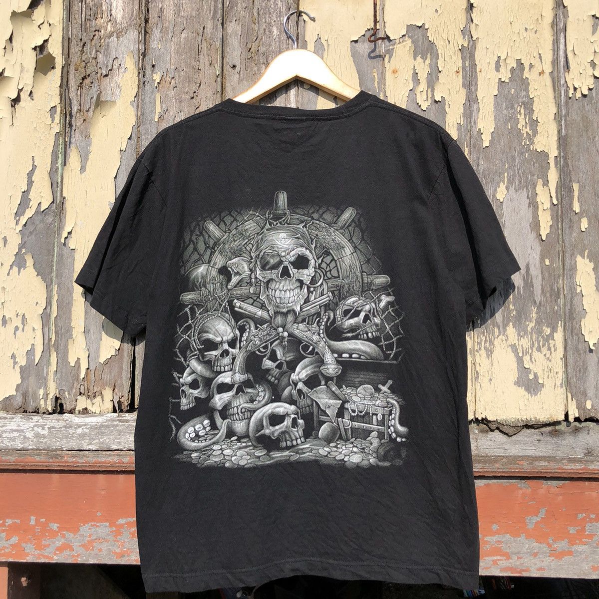 Vintage Vintage y2k Pirates Skulls Tshirt Size US L / EU 52-54 / 3 - 7 Thumbnail