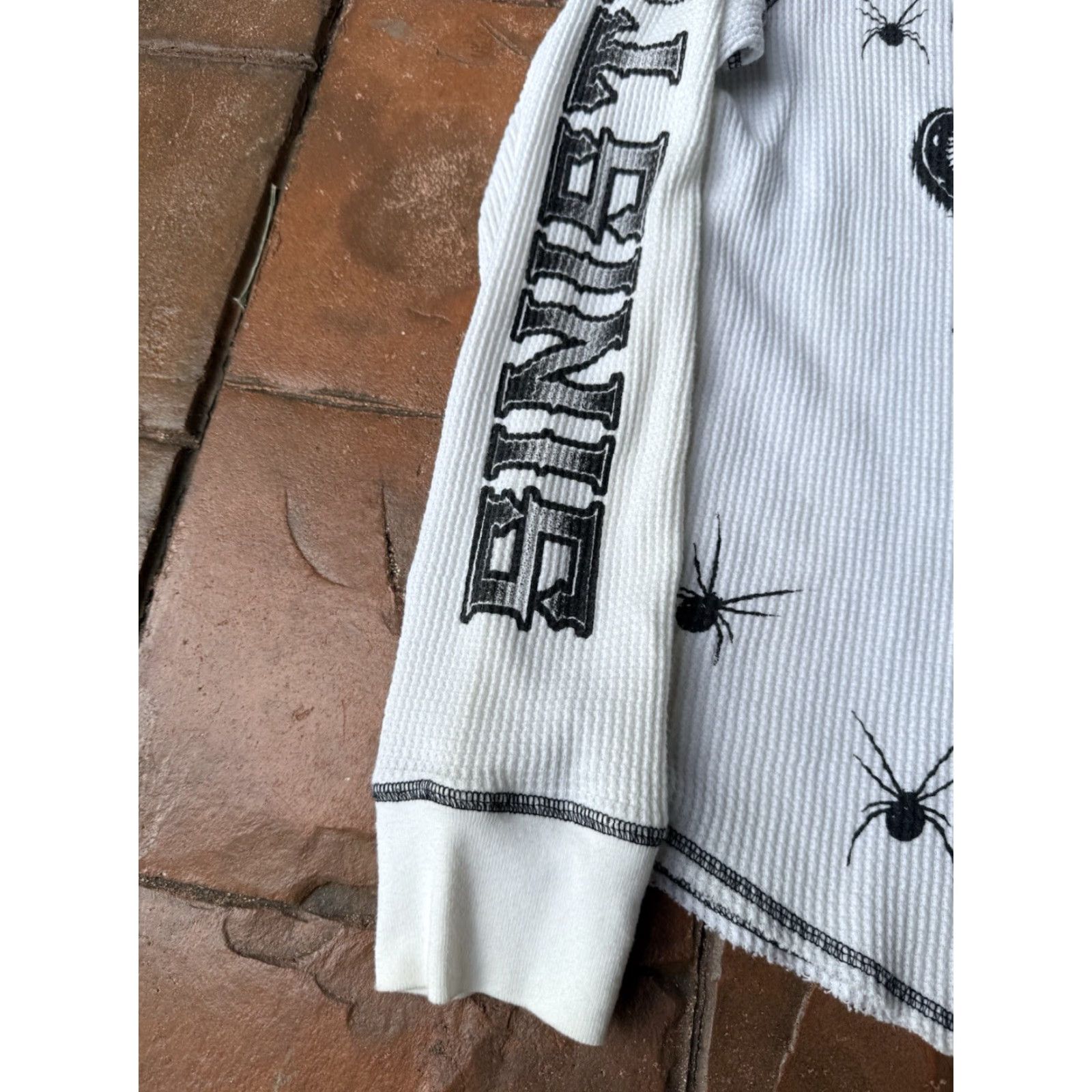 Vintage VINTAGE Sinister Cross Wings Thermal Long Sleeve Shirt XL White Mens Grunge Gothic Y2K Art Skull Seasonal All Seasons Size US XL / EU 56 / 4 - 4 Thumbnail