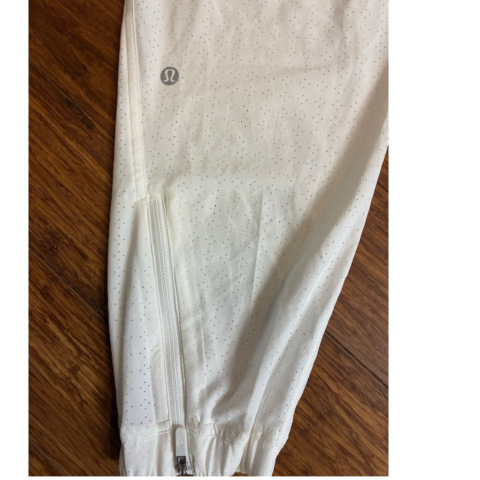 Lululemon Lululemon Adapted State Perforated HR Jogger White Size 2 Size 26" / US 2 / IT 38 - 6 Thumbnail