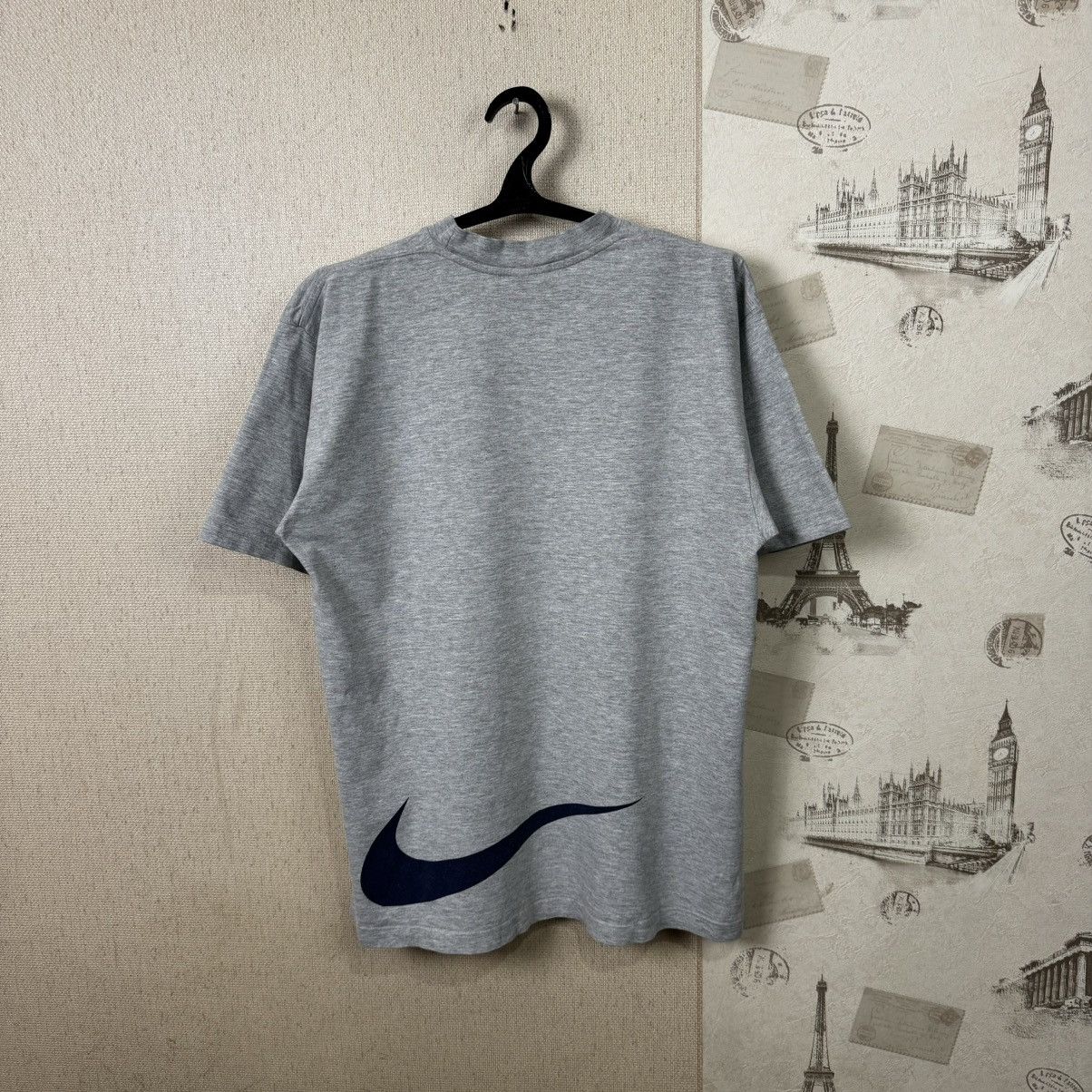 Nike × Vintage Vintage Nike 90s T shirt Centre Logo Gray XL Streetwear Size US XL / EU 56 / 4 - 2 Thumbnail