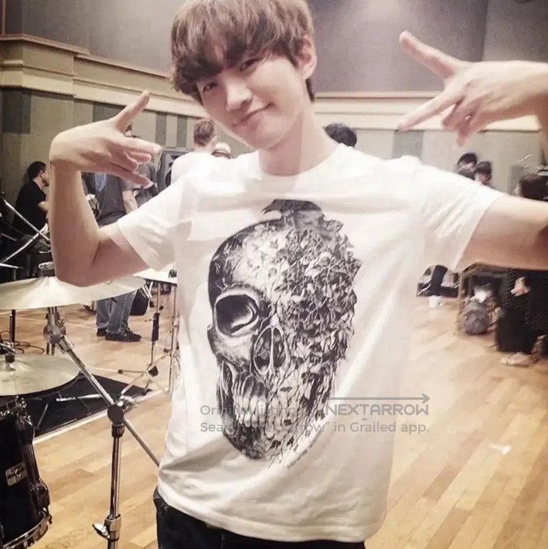 Alexander McQueen Alexander McQueen Summer White Graphic T-Shirt . Size US S / EU 44-46 / 1 - 9 Thumbnail