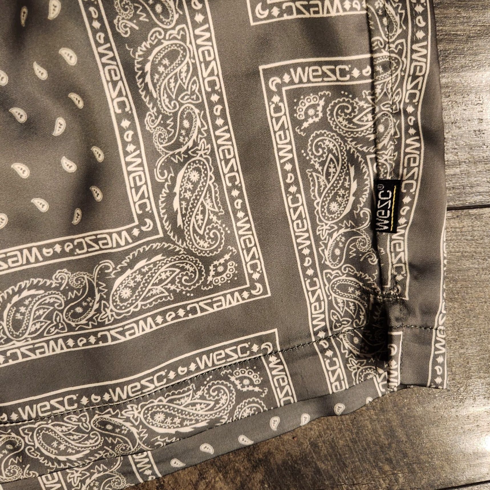WeSC WeSC Pull On Austin Shorts Mens XL Bandana Paisley Olive Green Drawstring New Size US 36 / EU 52 - 3 Thumbnail