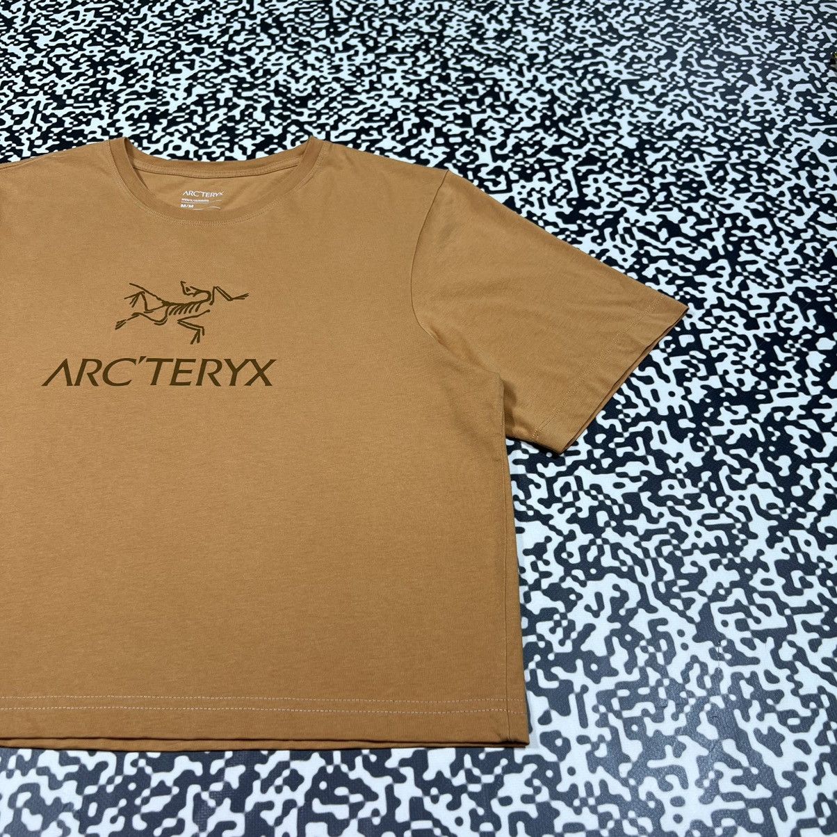 Arc'teryx Vintage Y2K Arcteryx Big Logo Outdoor Style Cropped T-shirt Size L / US 10 / IT 46 - 7 Thumbnail