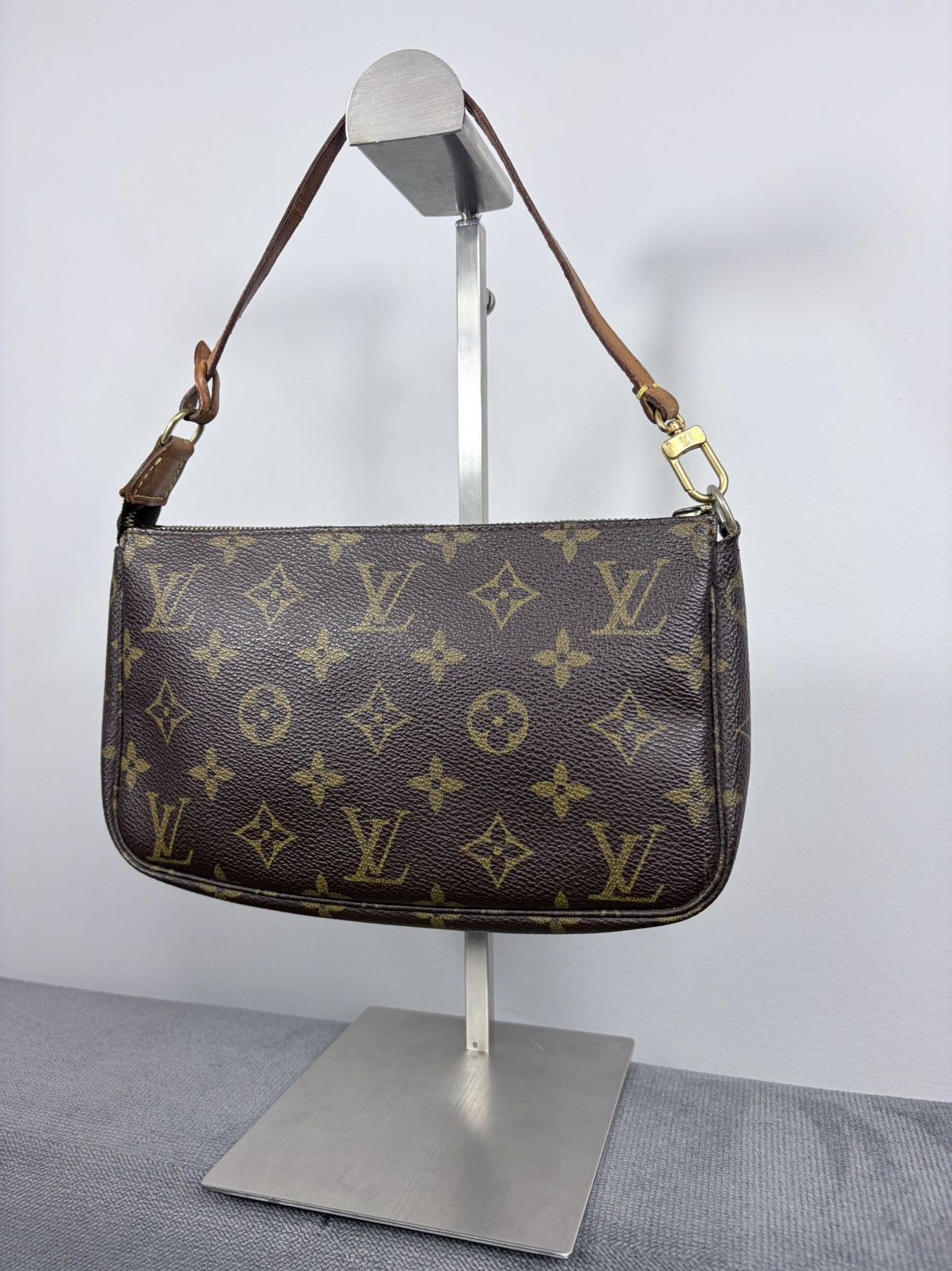 Louis Vuitton Louis Vuitton Pochette Accessories Vintage Handbag Size ONE SIZE - 2 Thumbnail