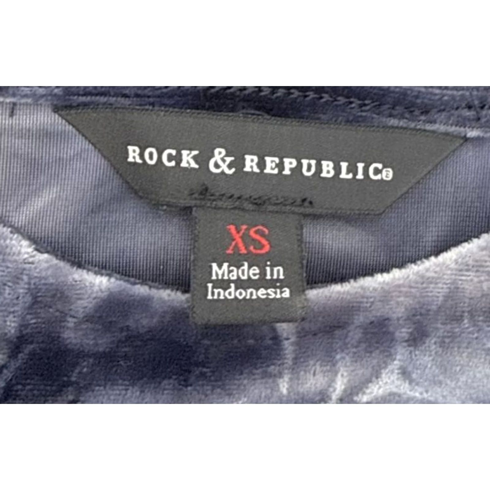 Vintage Rock&Republic Rock & Republic Shirt Womens XS Blue Velvet Tie Dye Cold Shoulder Metallic Mayhem Grunge Punk Blouse Top Tunic Strap Grommet Size XS / US 0-2 / IT 36-38 - 4 Thumbnail