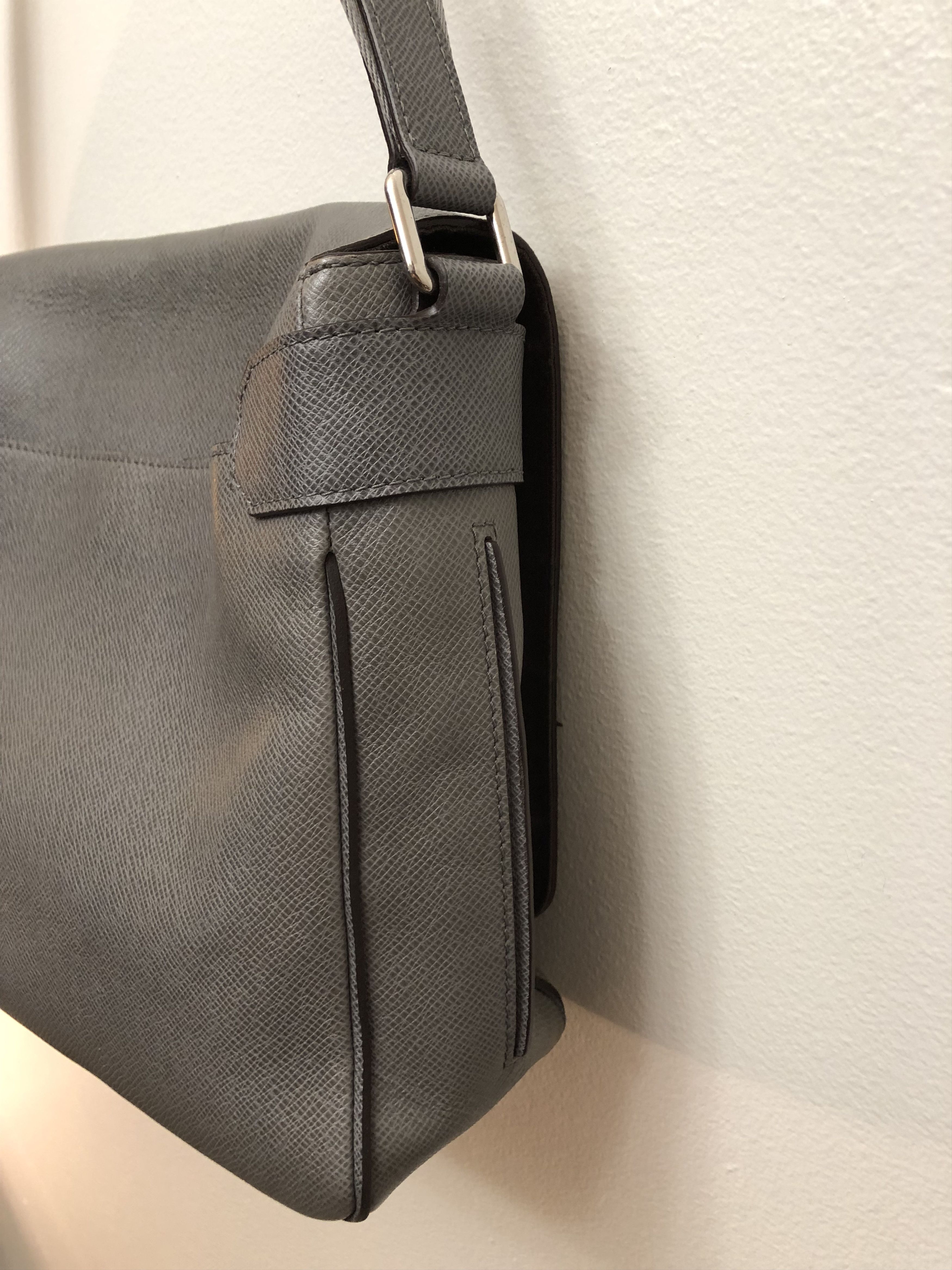 Louis Vuitton Louis Vuitton Glacier Taiga Leather Roman PM Messenger Bag Size ONE SIZE - 12 Thumbnail