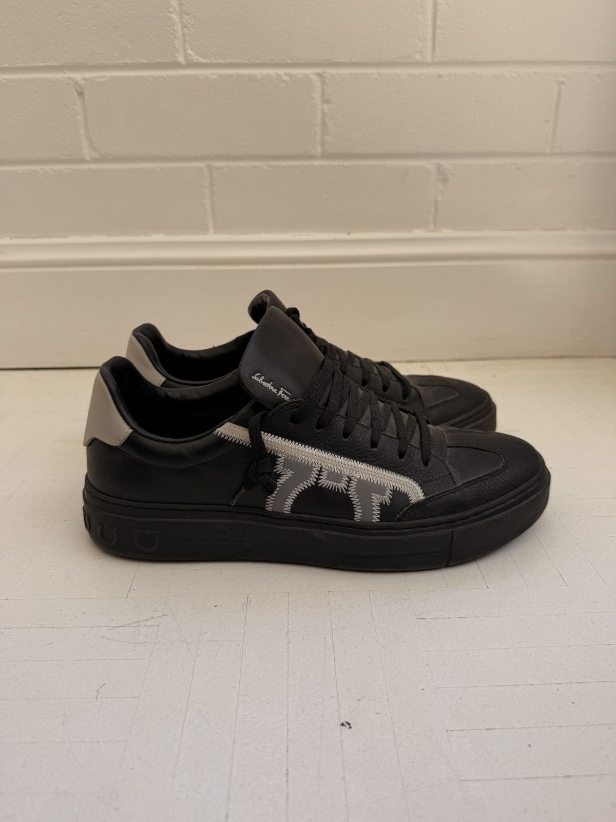 Salvatore Ferragamo Fergamo sneakers barely worn Size US 8.5 / EU 41-42 - 2 Thumbnail