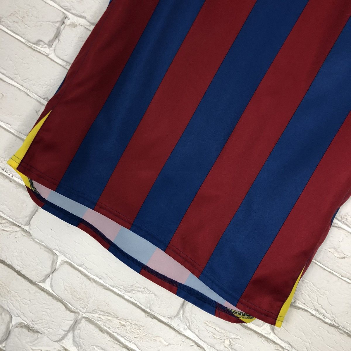 Other Barcelona Nike 2005 2006 home jersey vintage soccer Size US S / EU 44-46 / 1 - 3 Thumbnail