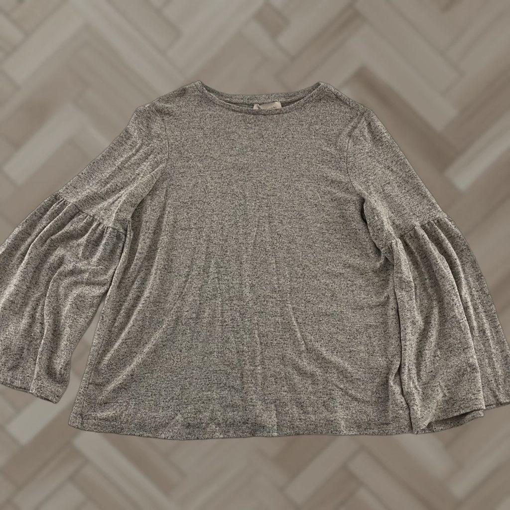 Vintage Philosophy Bell Sleeve Long Sleeve Super Soft Top Women's L Black Gray Blouse, Bell Sleeve, Philosophy, Super Soft, Long Sleeve, Black, Gray, L, Women Size L / US 10 / IT 46 - 1 Thumbnail