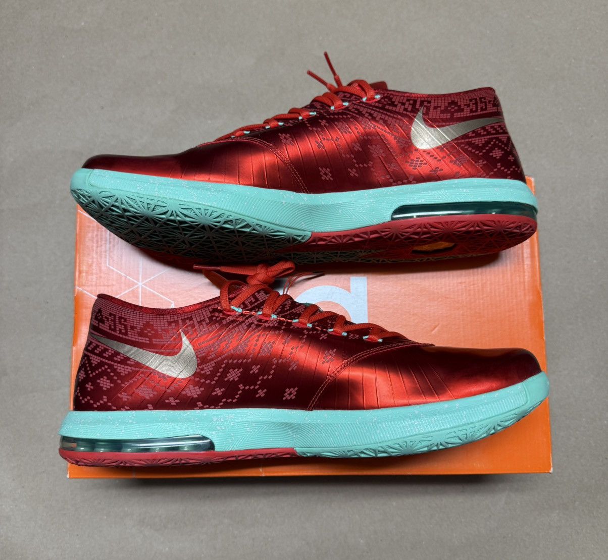Nike Nike KD 6 Christmas Kevin Durant Men’s size 14 Basketball! Size US 14 / EU 47 - 2 Thumbnail
