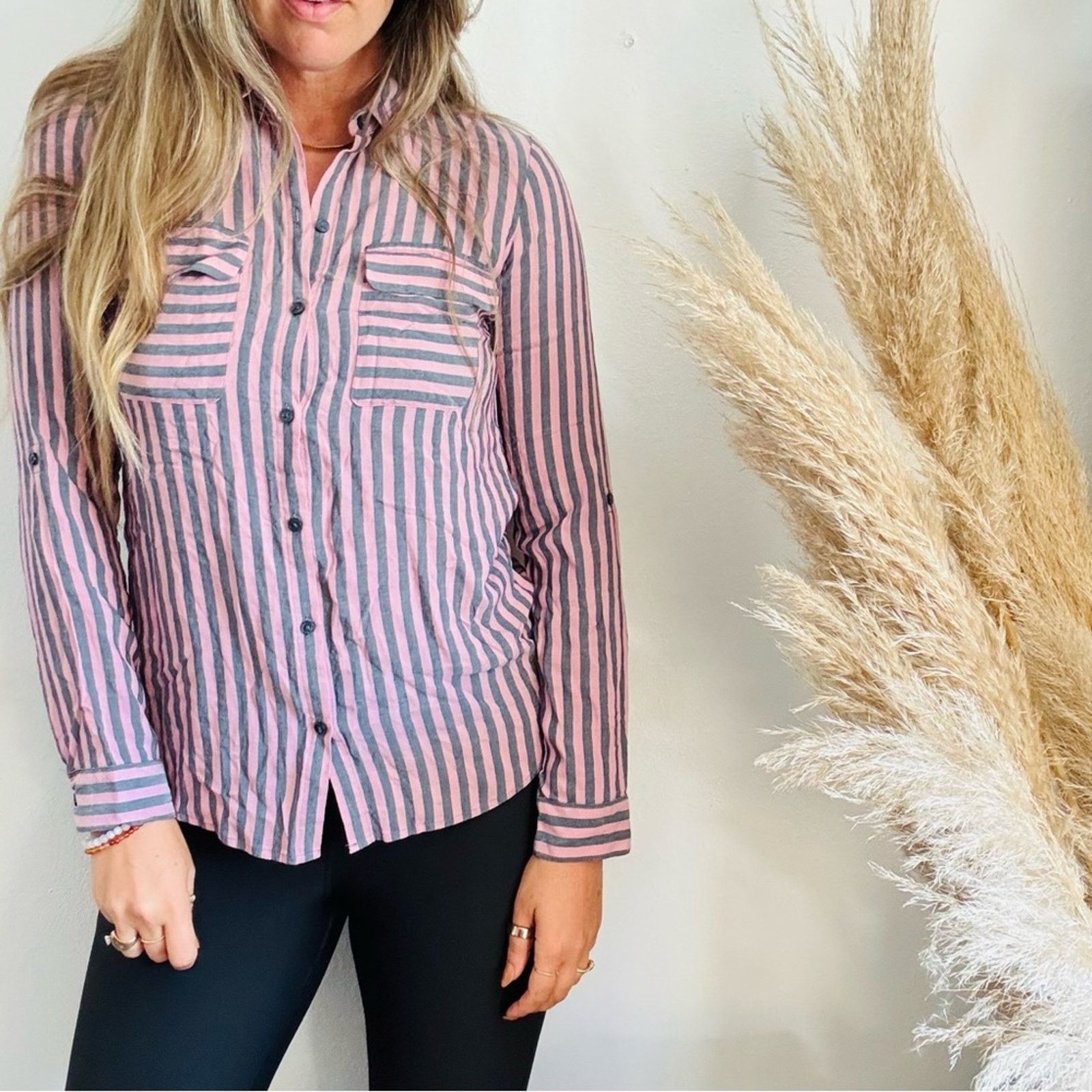 Express EXPRESS Pink Grey Gray Stripe Button Pocket Blouse Top Shirt Size S / US 4 / IT 40 - 7 Thumbnail