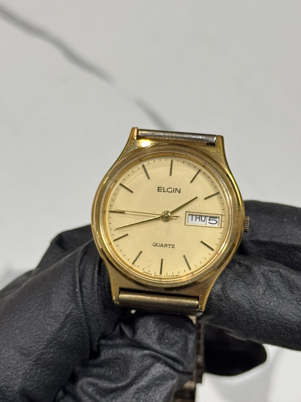 Other Vintage Elgin Day/Date Gold Tone Quartz Watch Size 34 - 11 Thumbnail