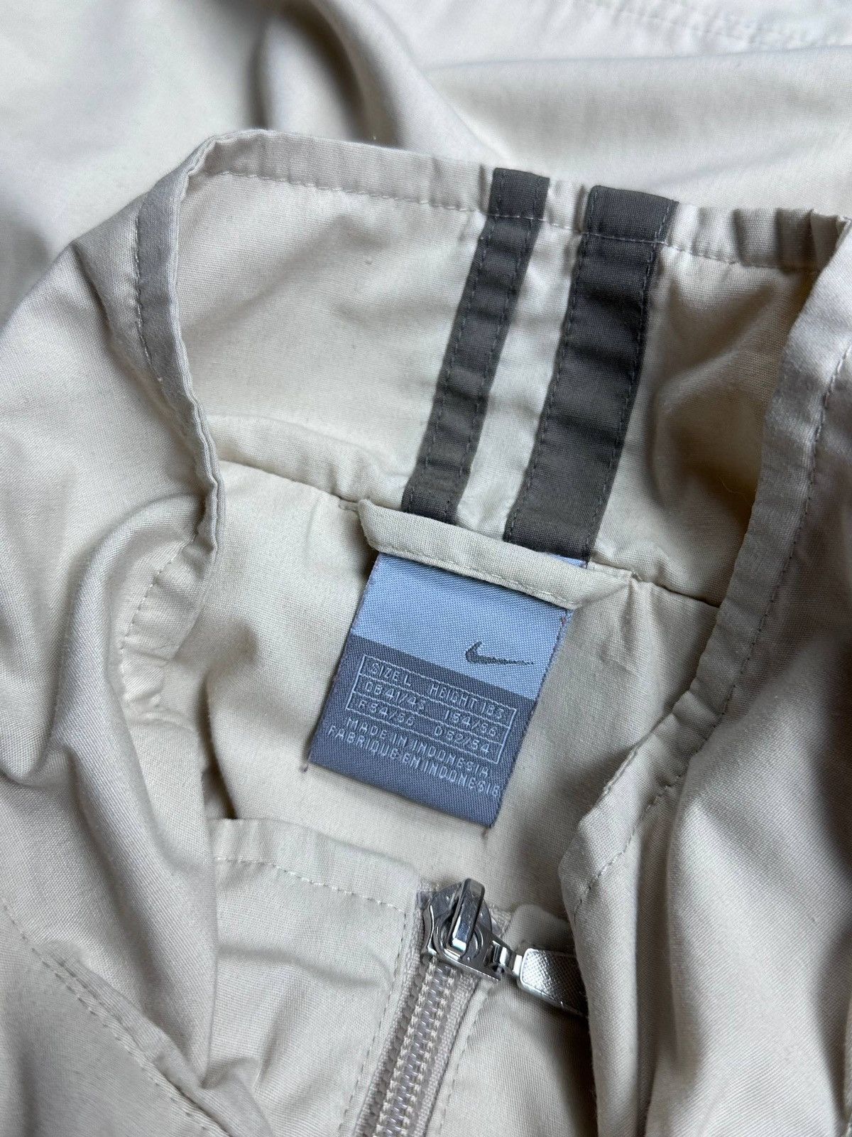 Nike × Skepta Vintage 90s Nike Beige Swoosh Nylon Tracksuit L Size US L / EU 52-54 / 3 - 4 Thumbnail