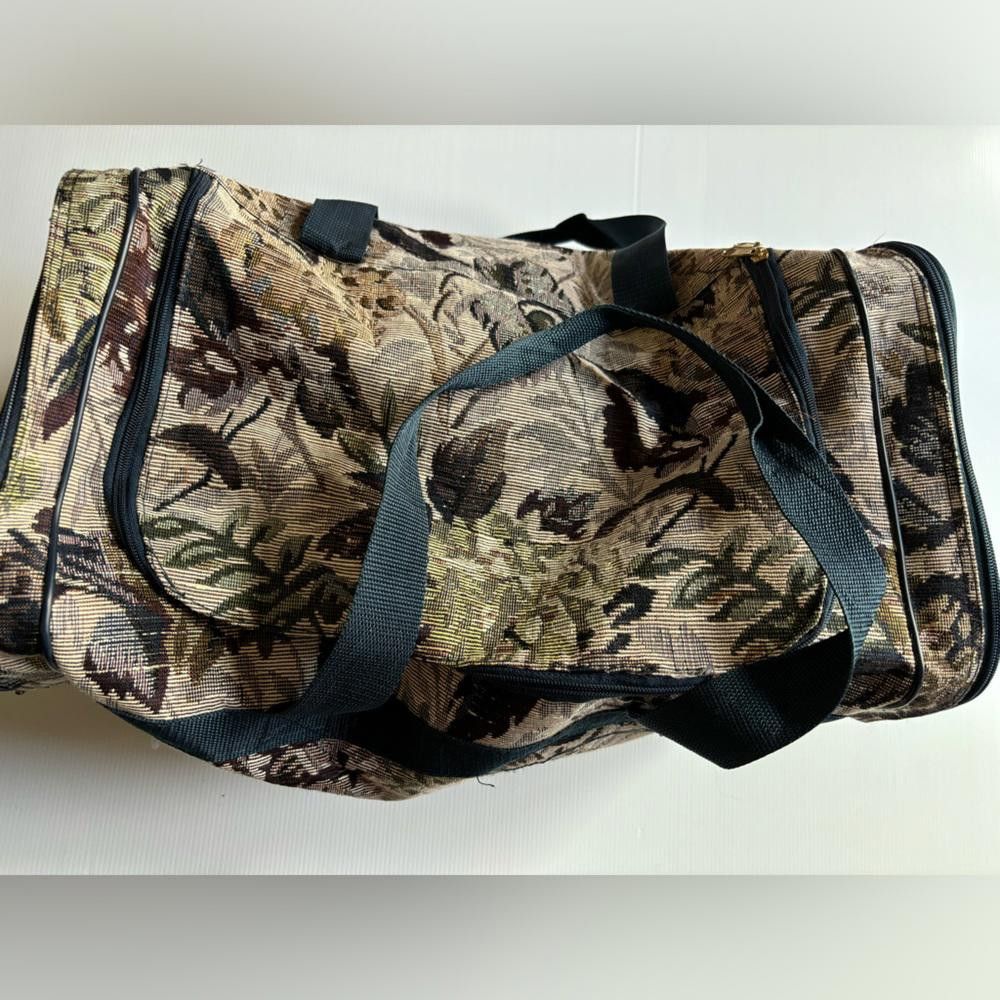 Designer Needlepoint duffle bag Size ONE SIZE - 2 Thumbnail