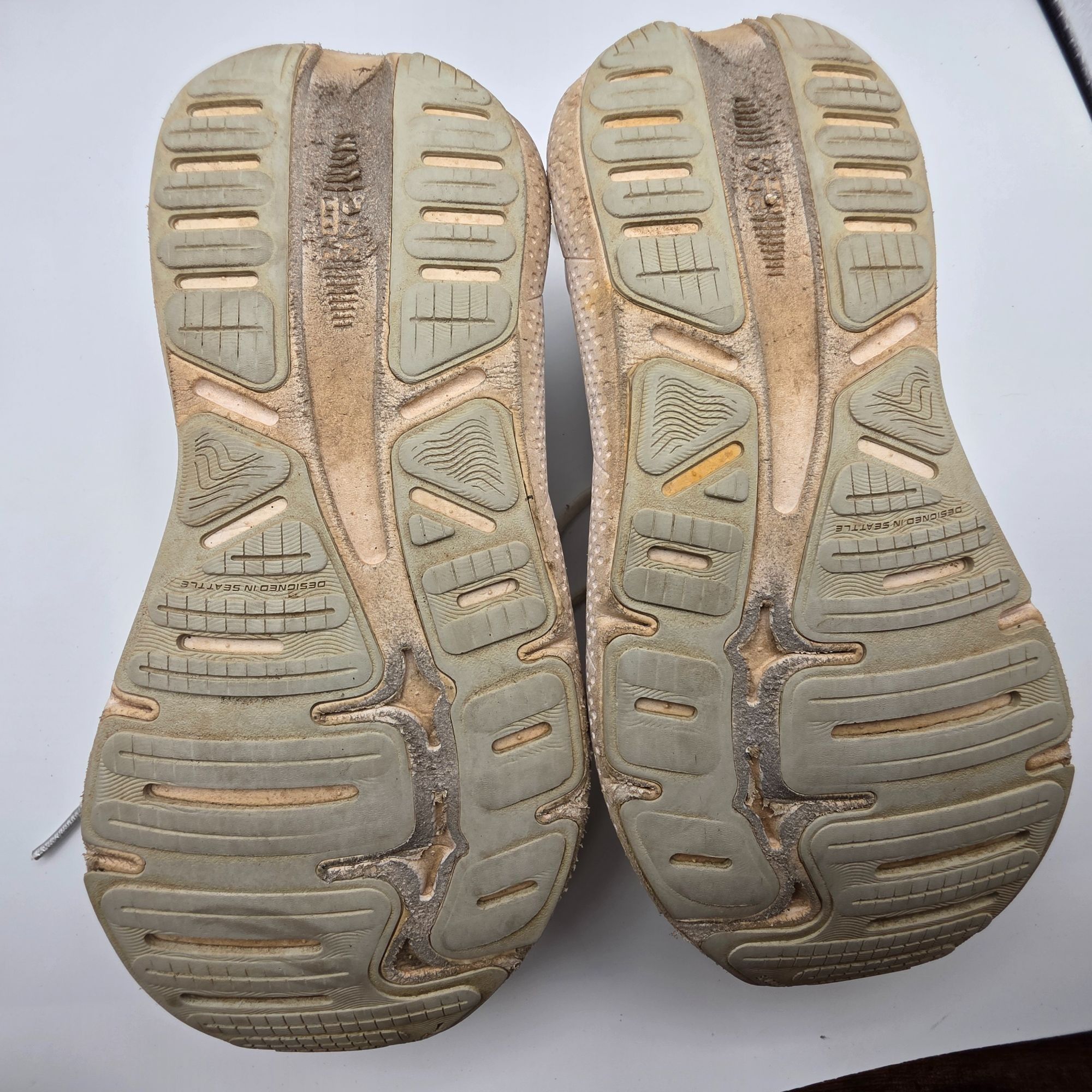 Brooks Brooks Ghost Max Womens Size 7.5 Wide White Athletic Shoes R Size US 7.5 / IT 37.5 - 8 Thumbnail
