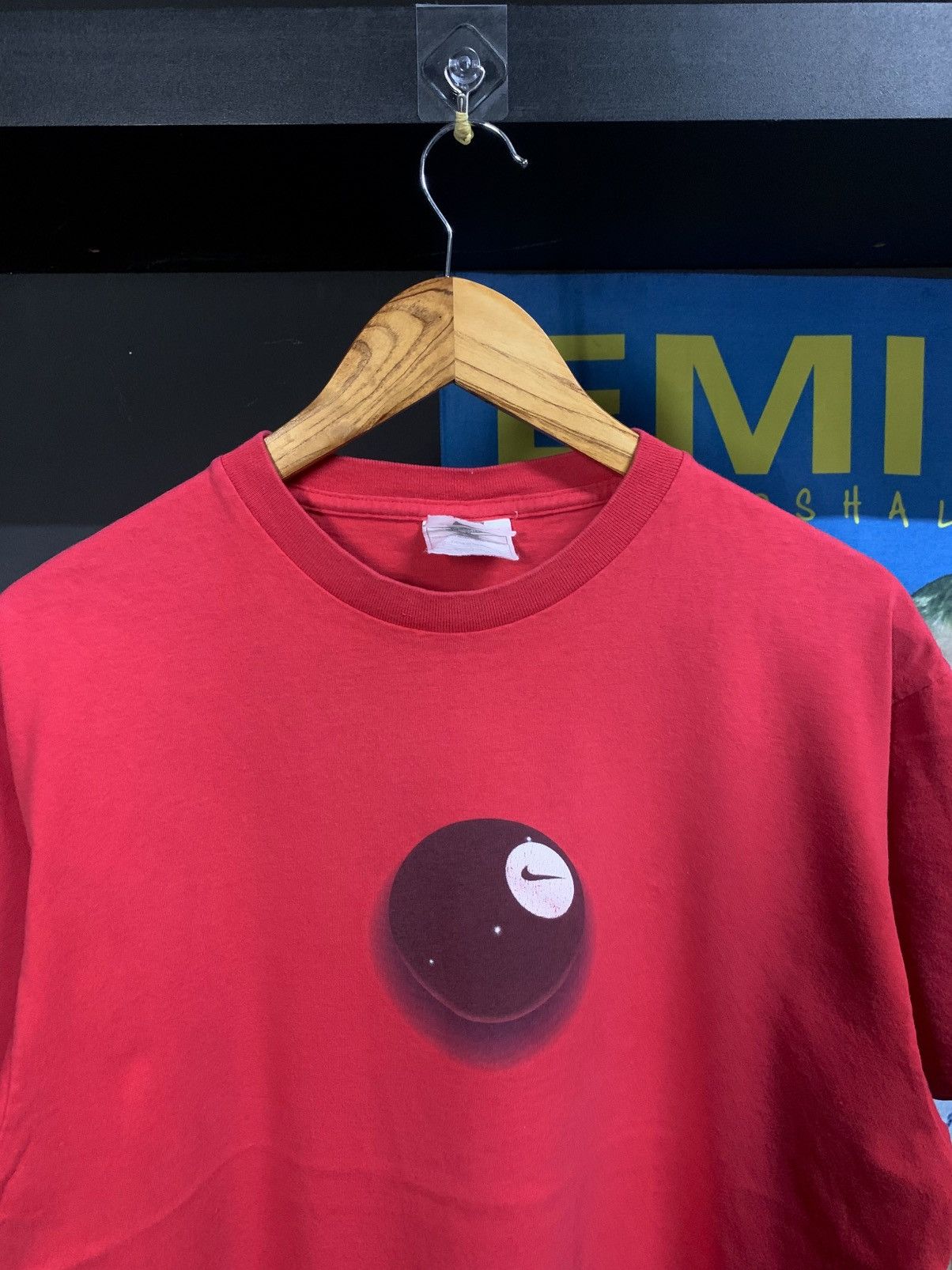 Nike VINTAGE 90s NIKE 8 BALL “KICK BUTT” TSHIRT Size US M / EU 48-50 / 2 - 3 Thumbnail