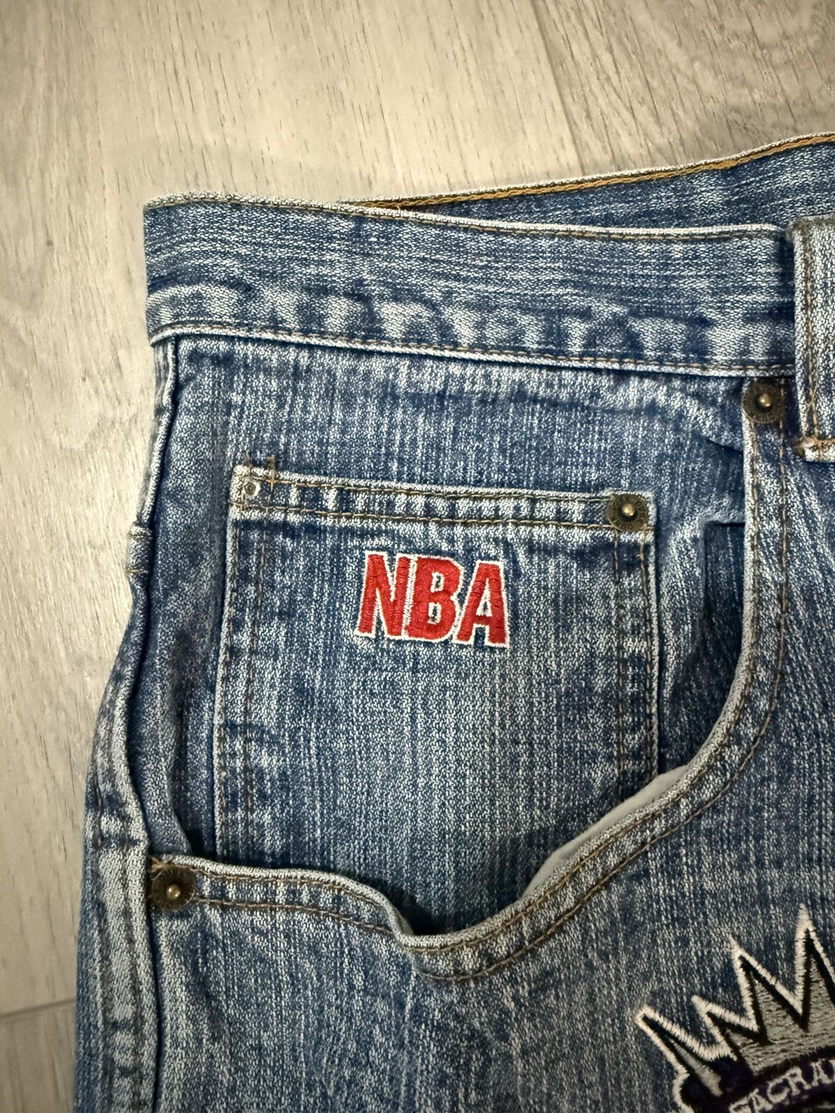 NBA Late 2000s NBA UNK Patch Team Logos Blue Baggy Jeans (37x33) Size US 37 - 5 Thumbnail