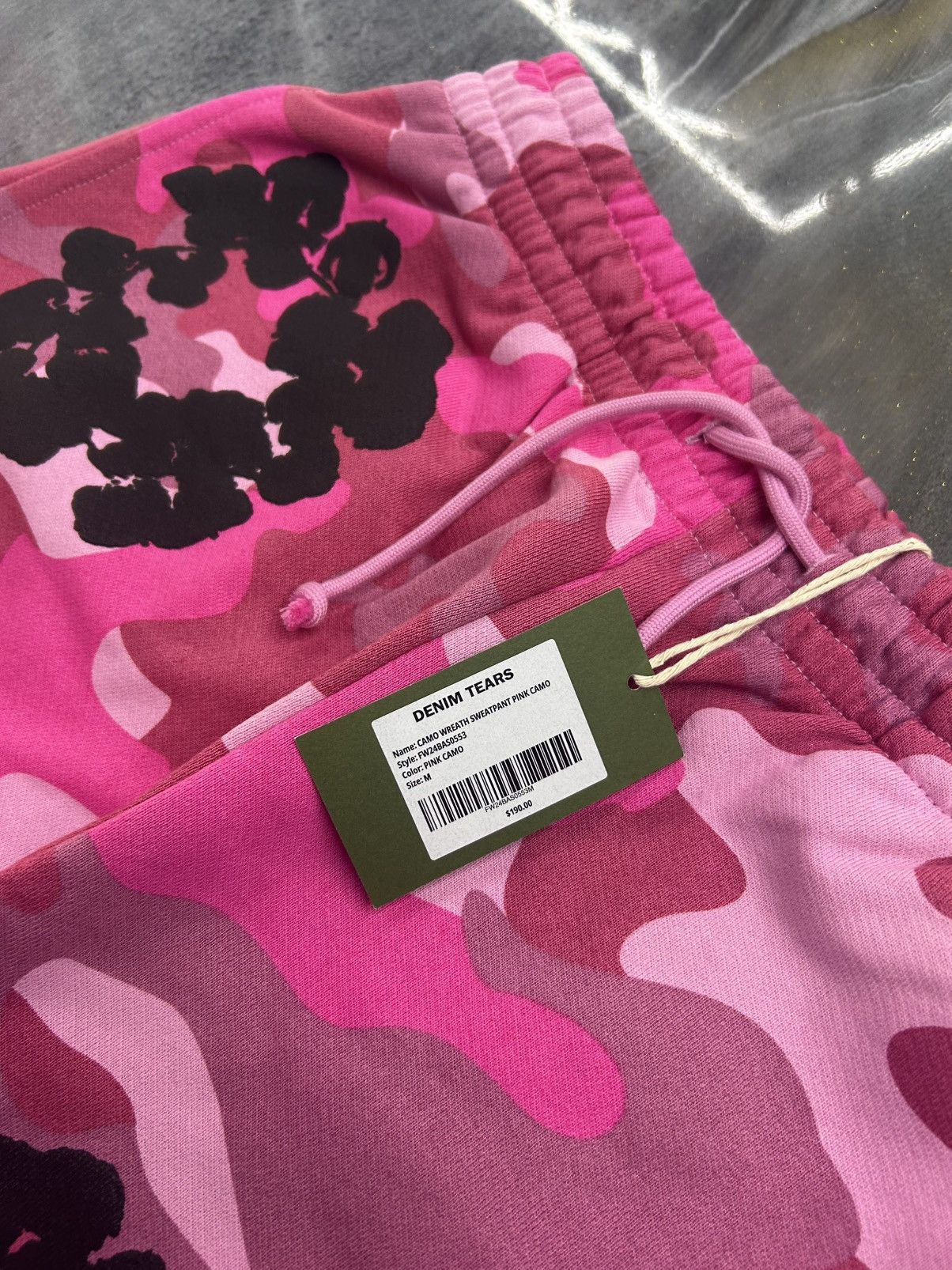DENIM TEARS Denim Tears Pink Camo Cotton Wreath Sweatpants Size M Size US 32 / EU 48 - 13 Thumbnail