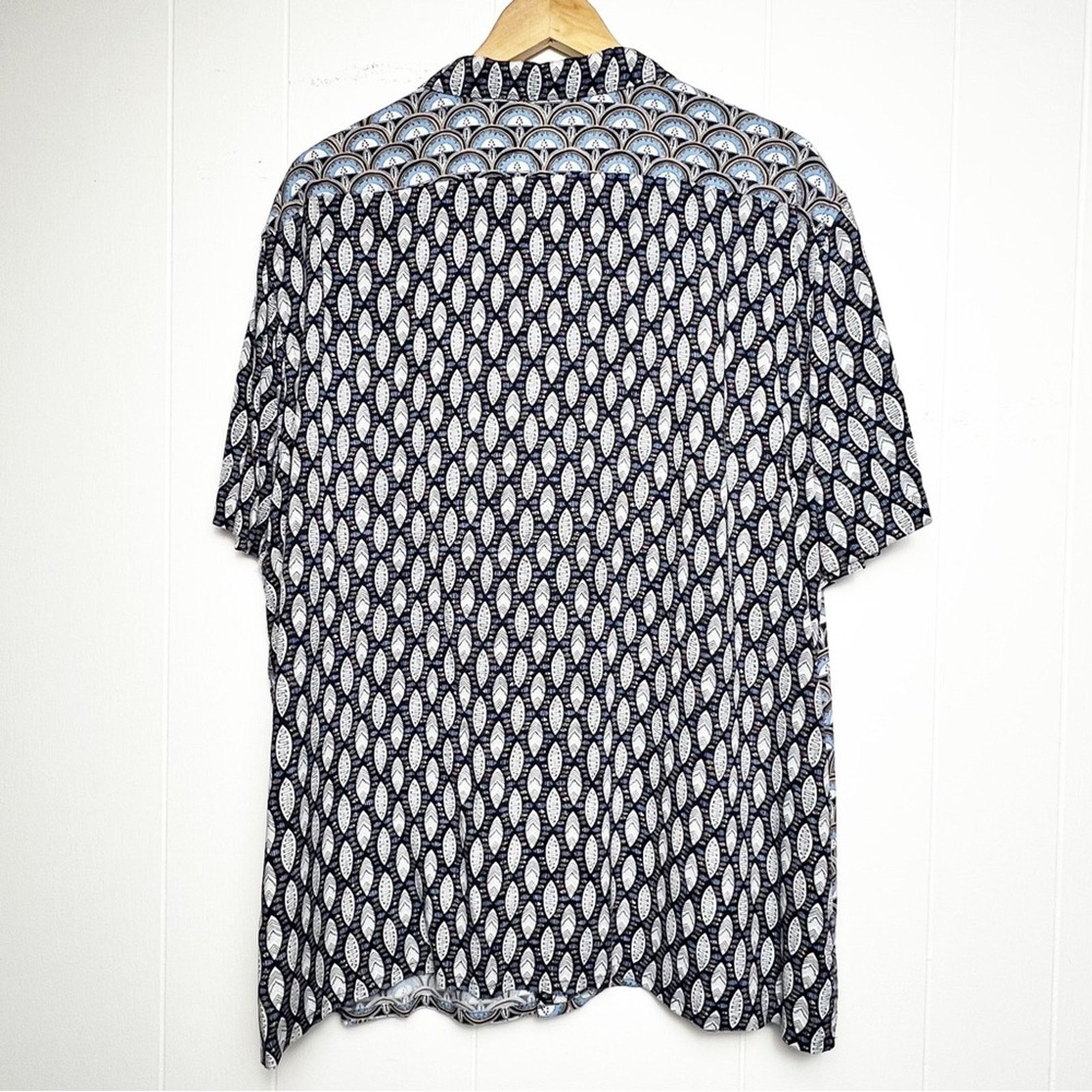 Express Express Blue & White Geometric Print Shirt Men’s XL Size US XL / EU 56 / 4 - 5 Thumbnail